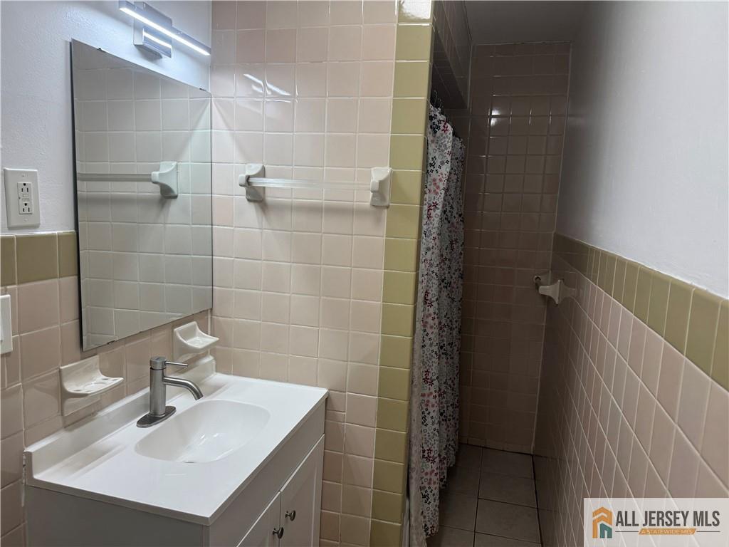 64 Whitehead Avenue # 3