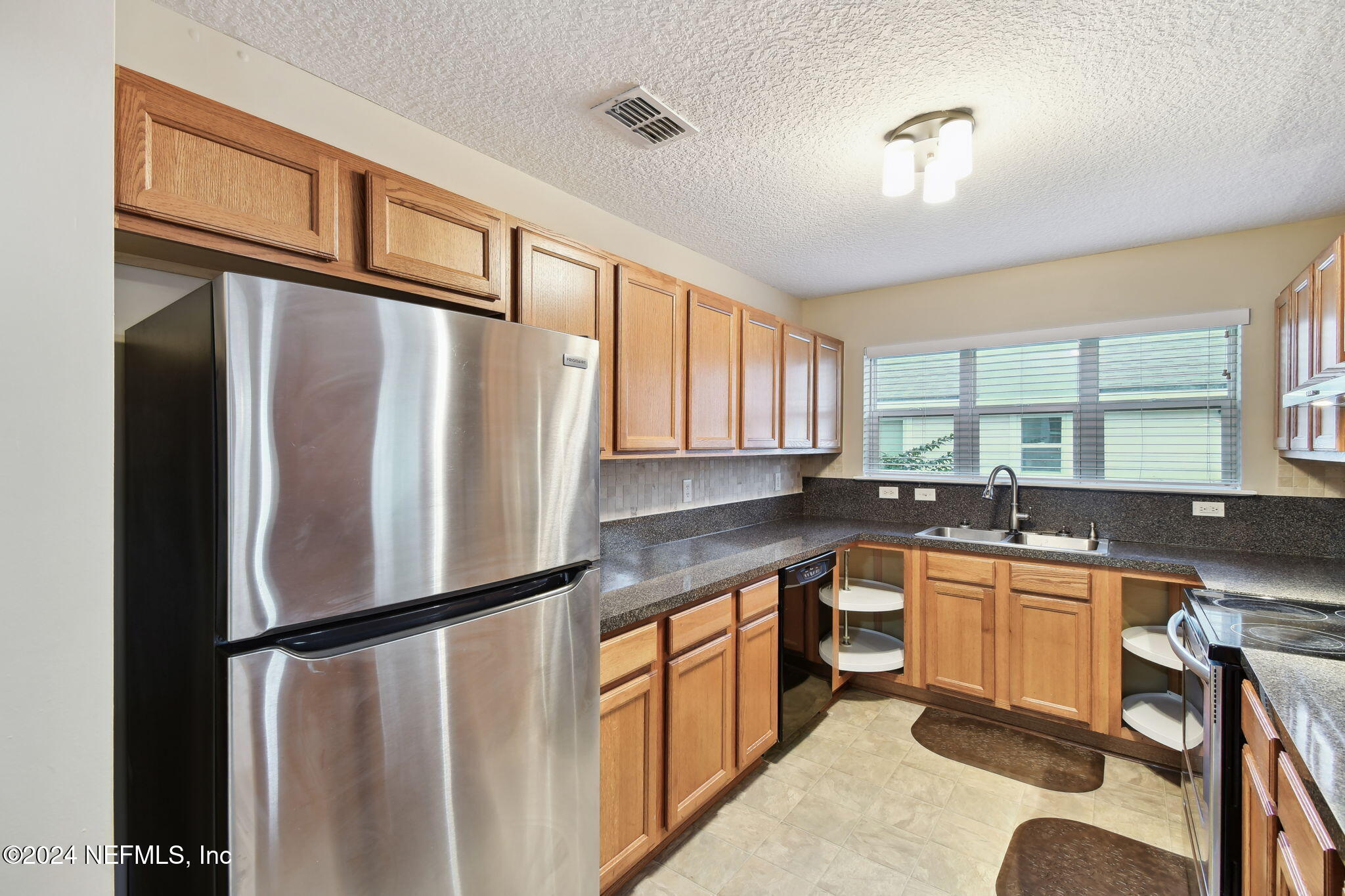 1131 W 32ND Street