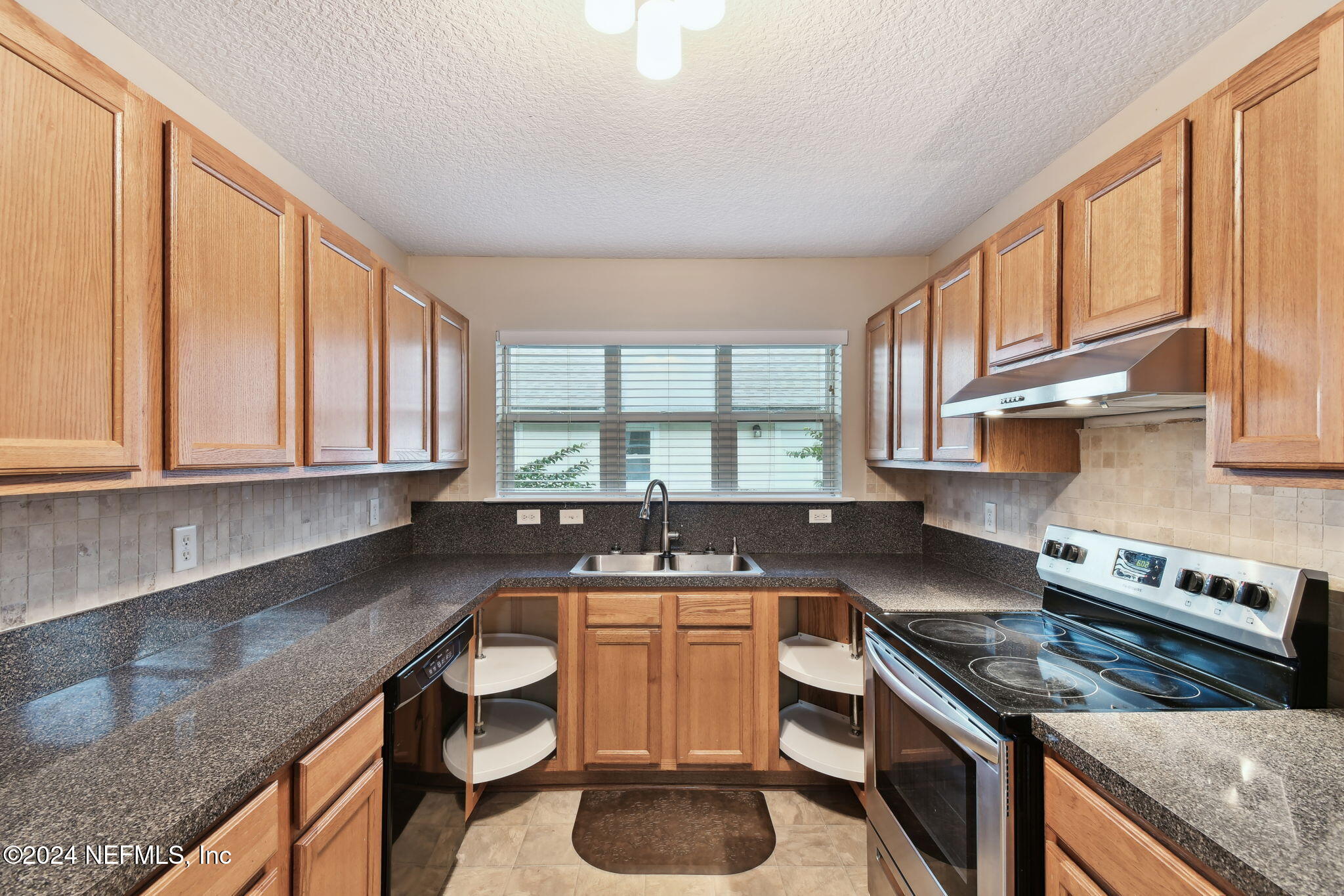 1131 W 32ND Street