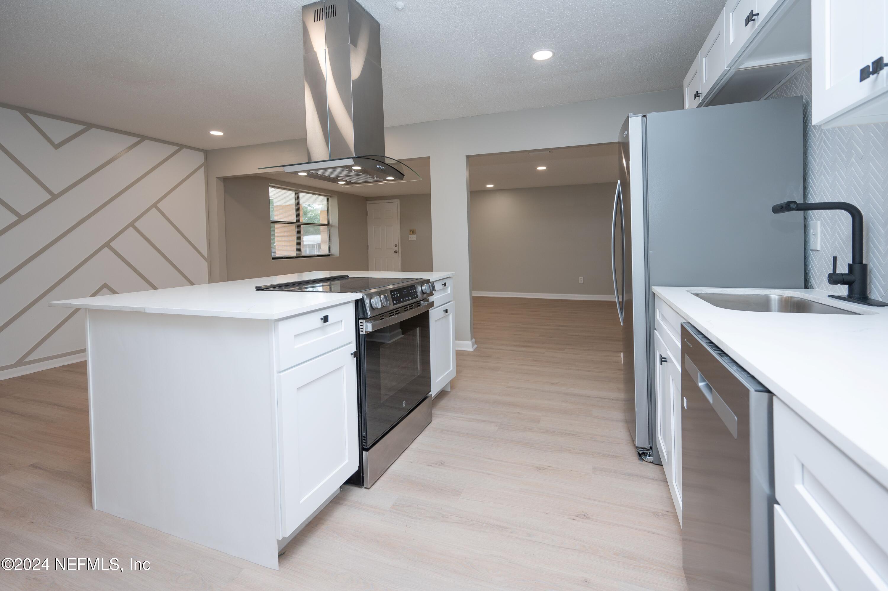 1195 PECAN Cove
