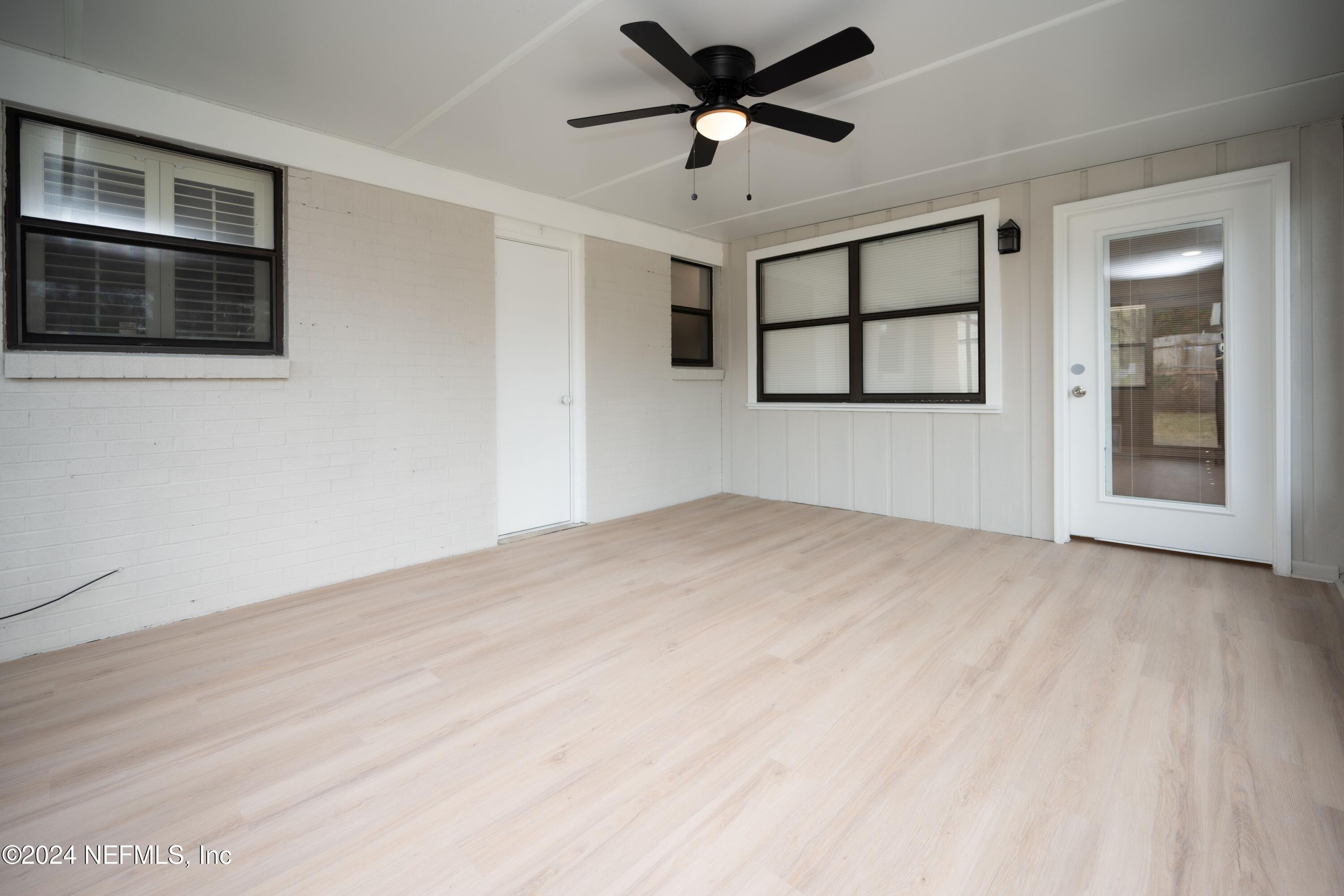 1195 PECAN Cove
