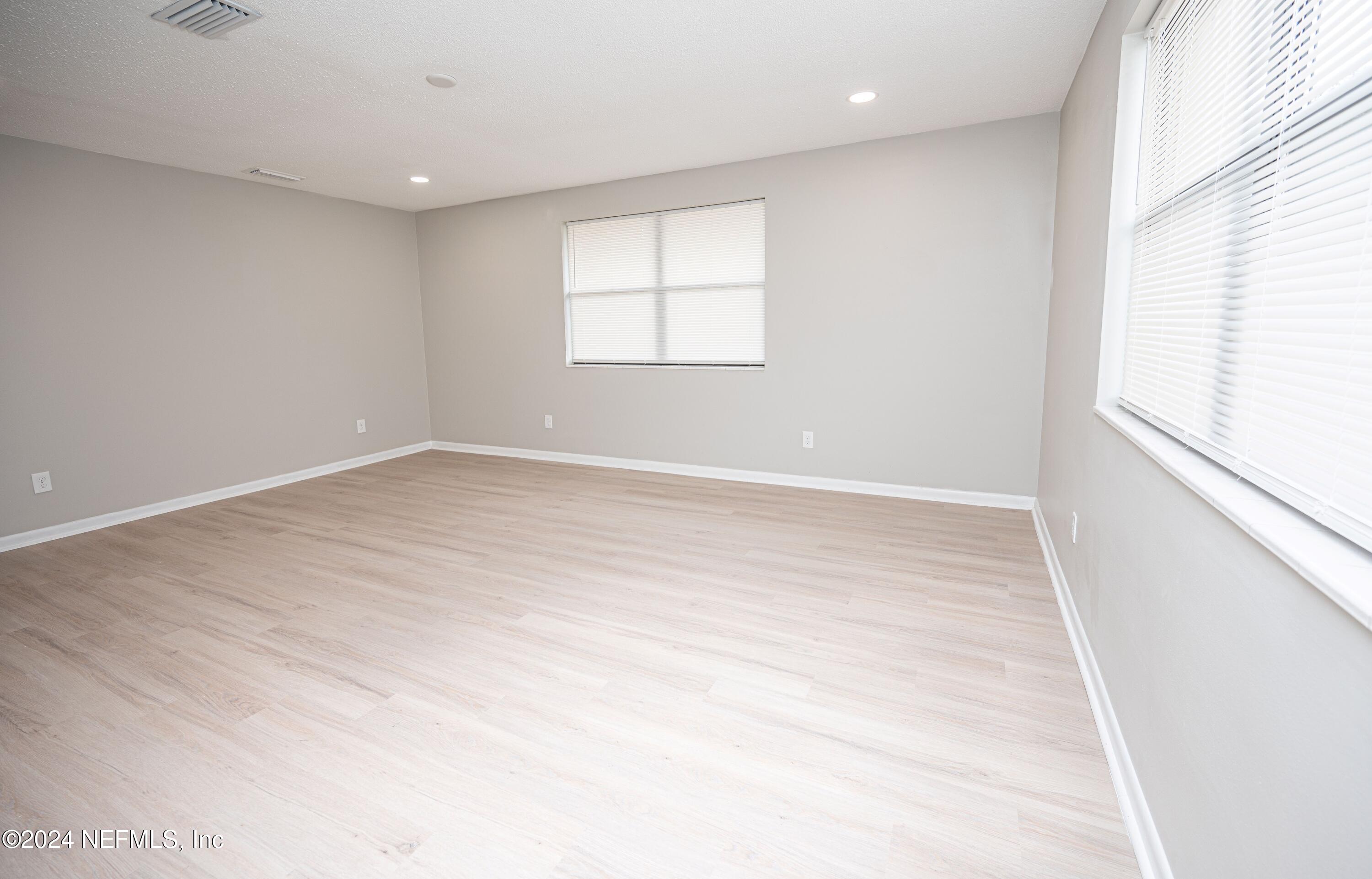 1195 PECAN Cove