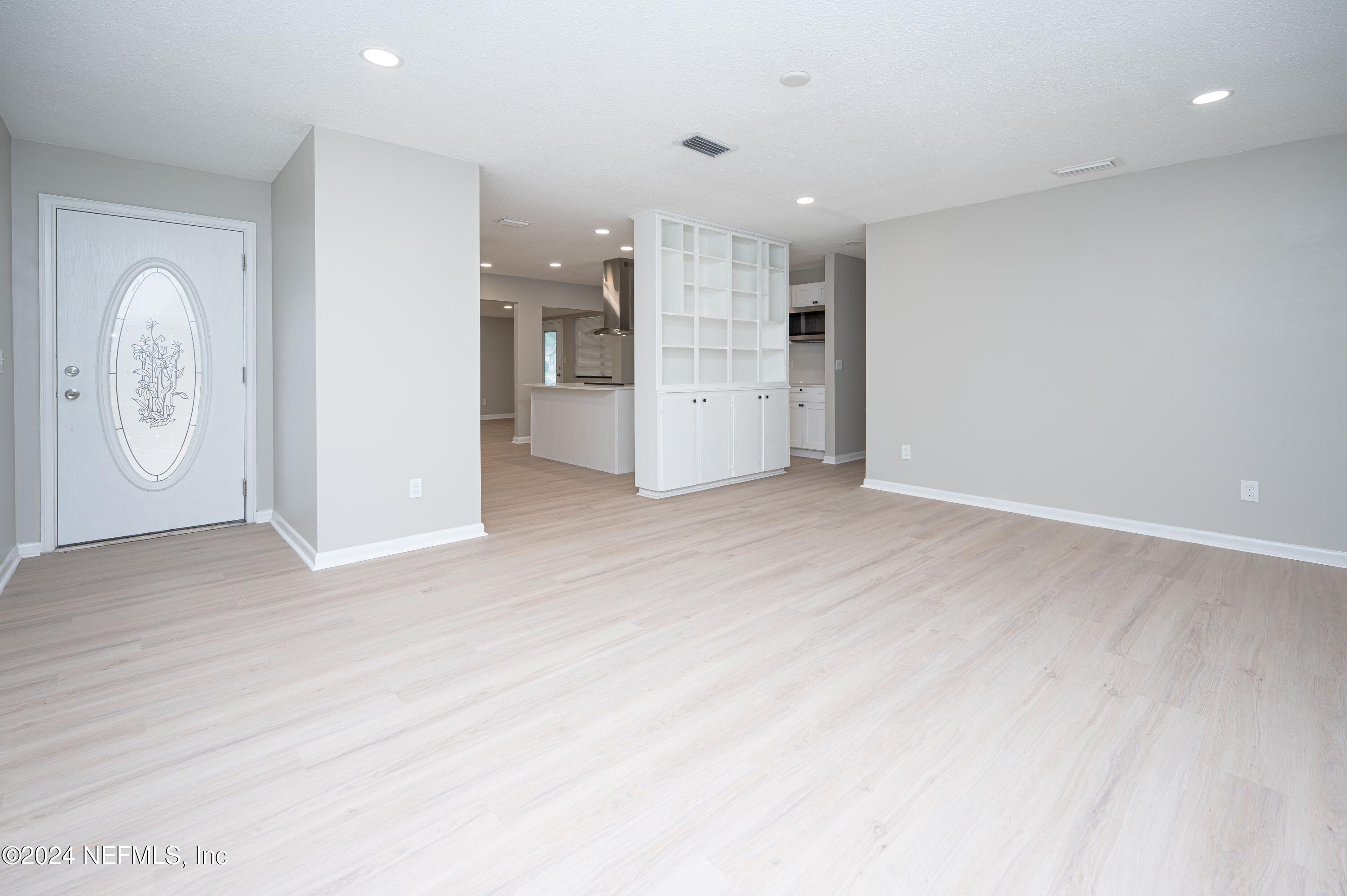 1195 PECAN Cove