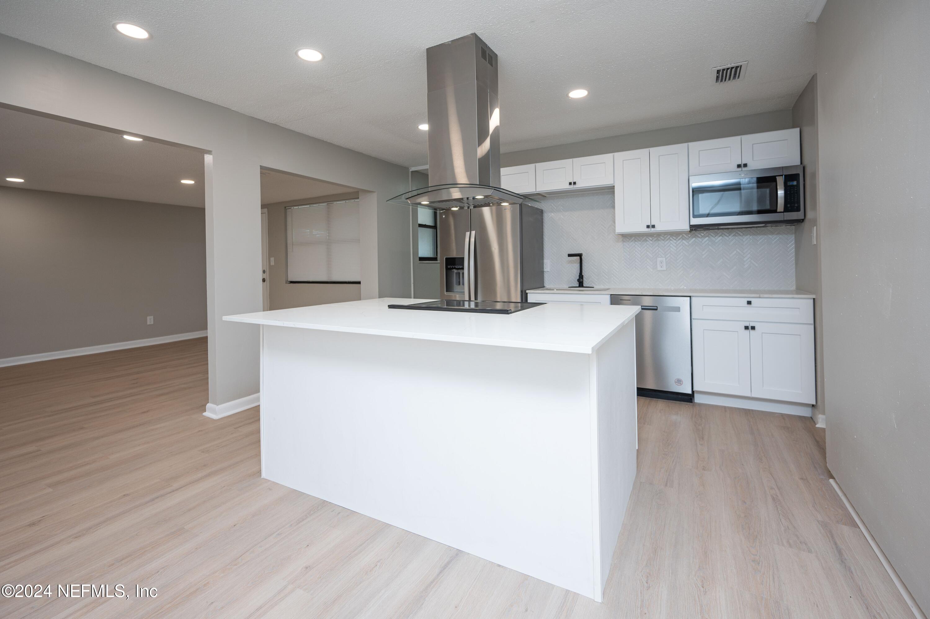 1195 PECAN Cove