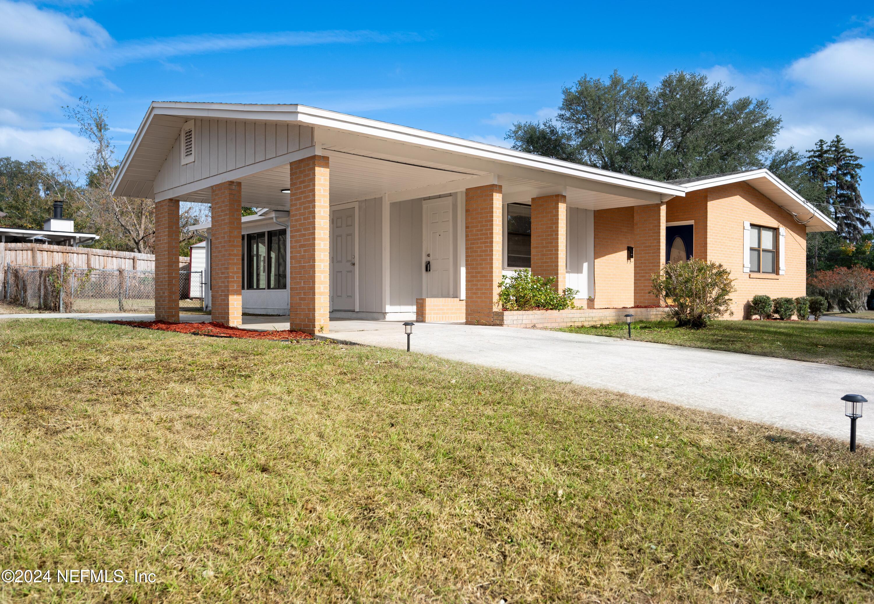 1195 PECAN Cove