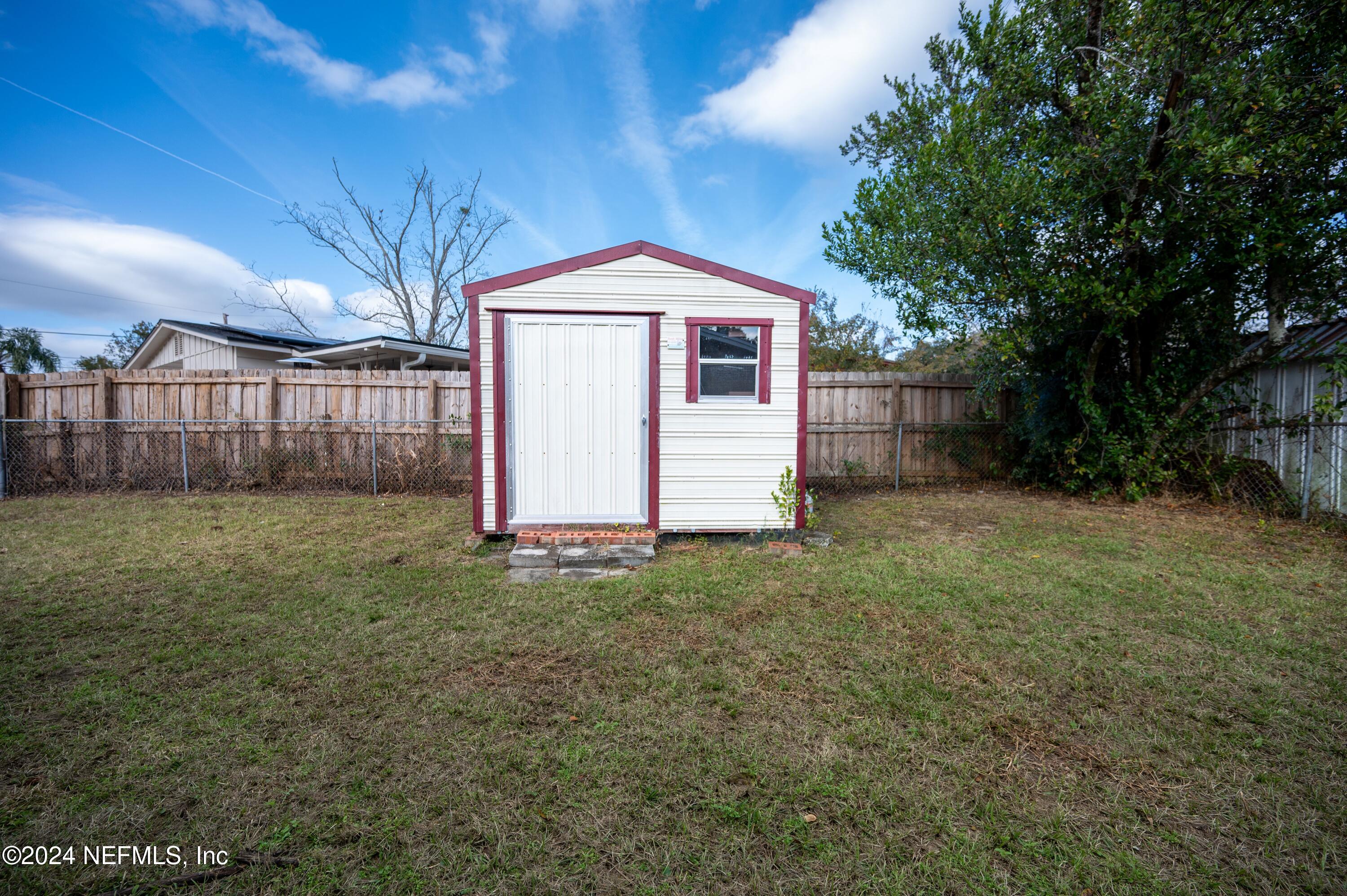 1195 PECAN Cove