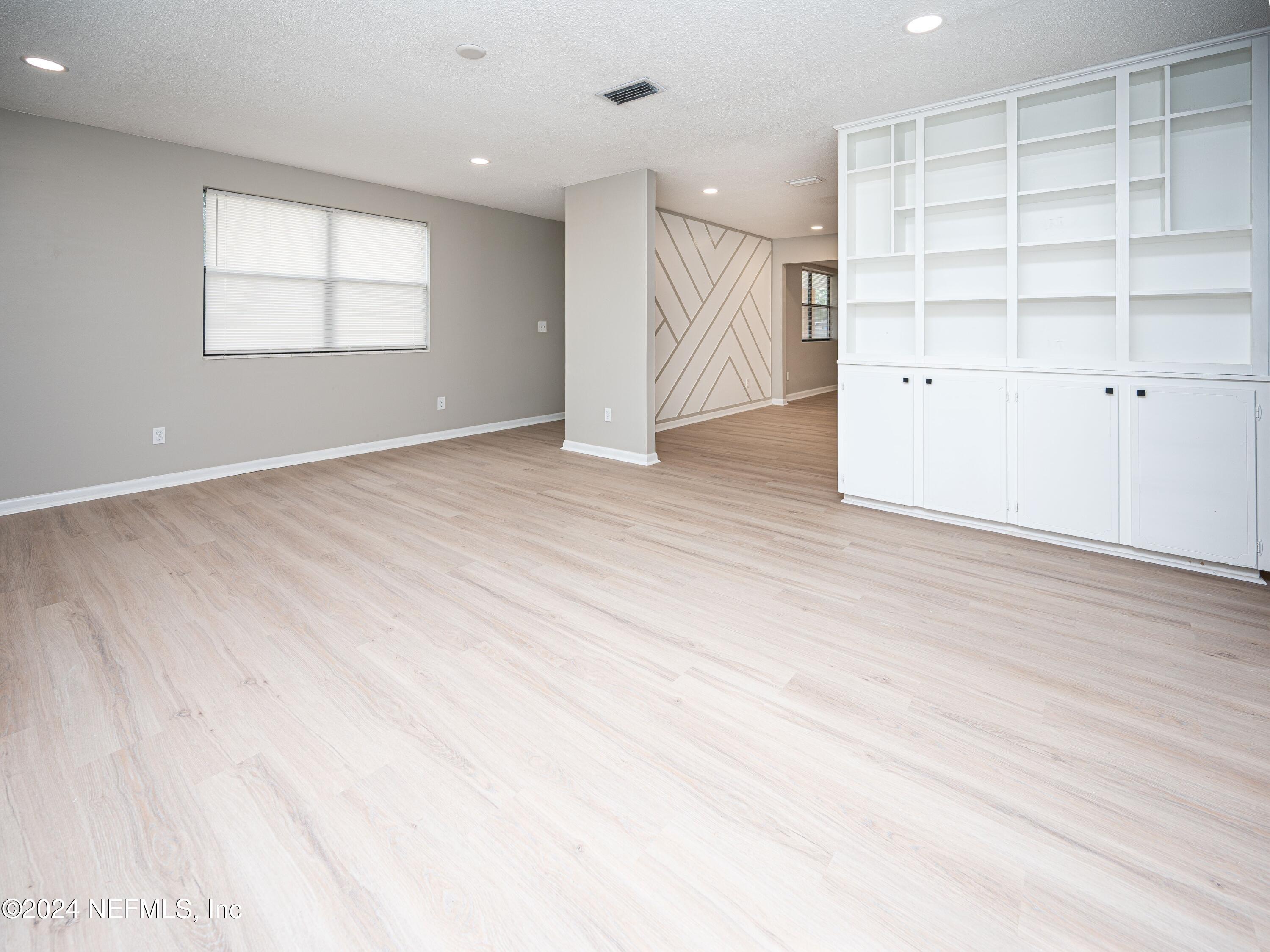 1195 PECAN Cove