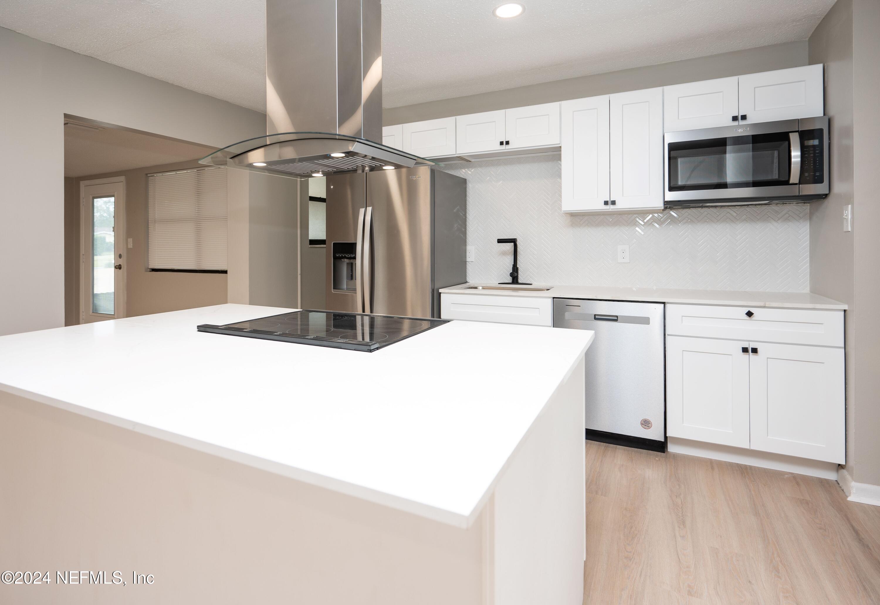 1195 PECAN Cove