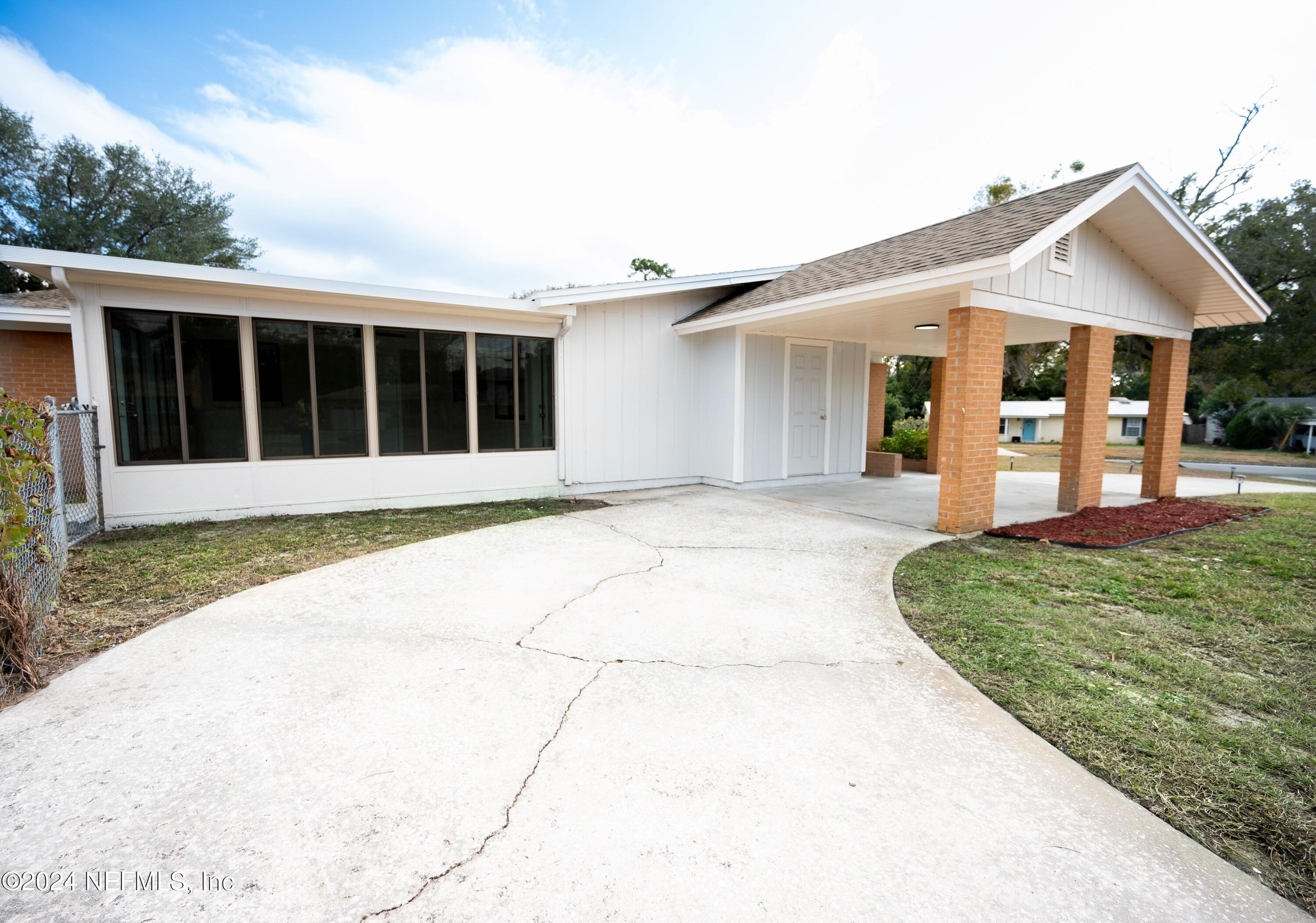 1195 PECAN Cove