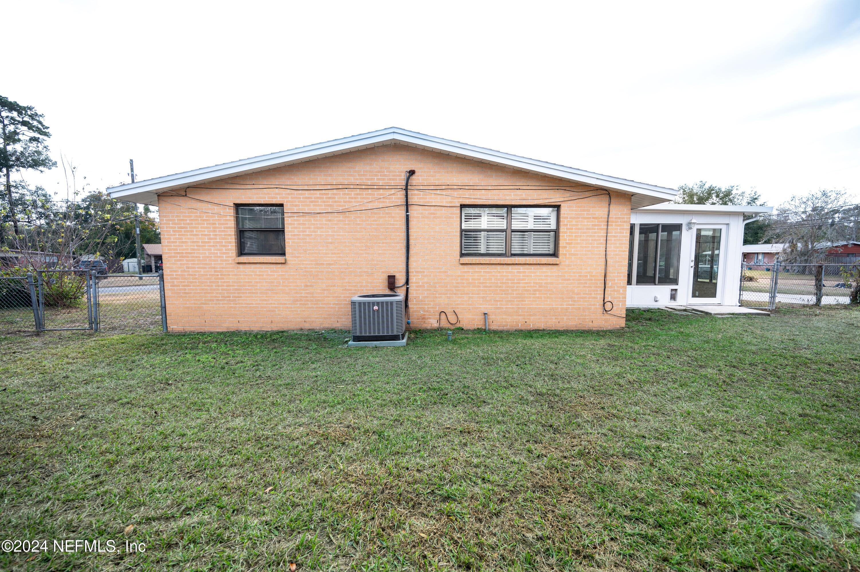 1195 PECAN Cove
