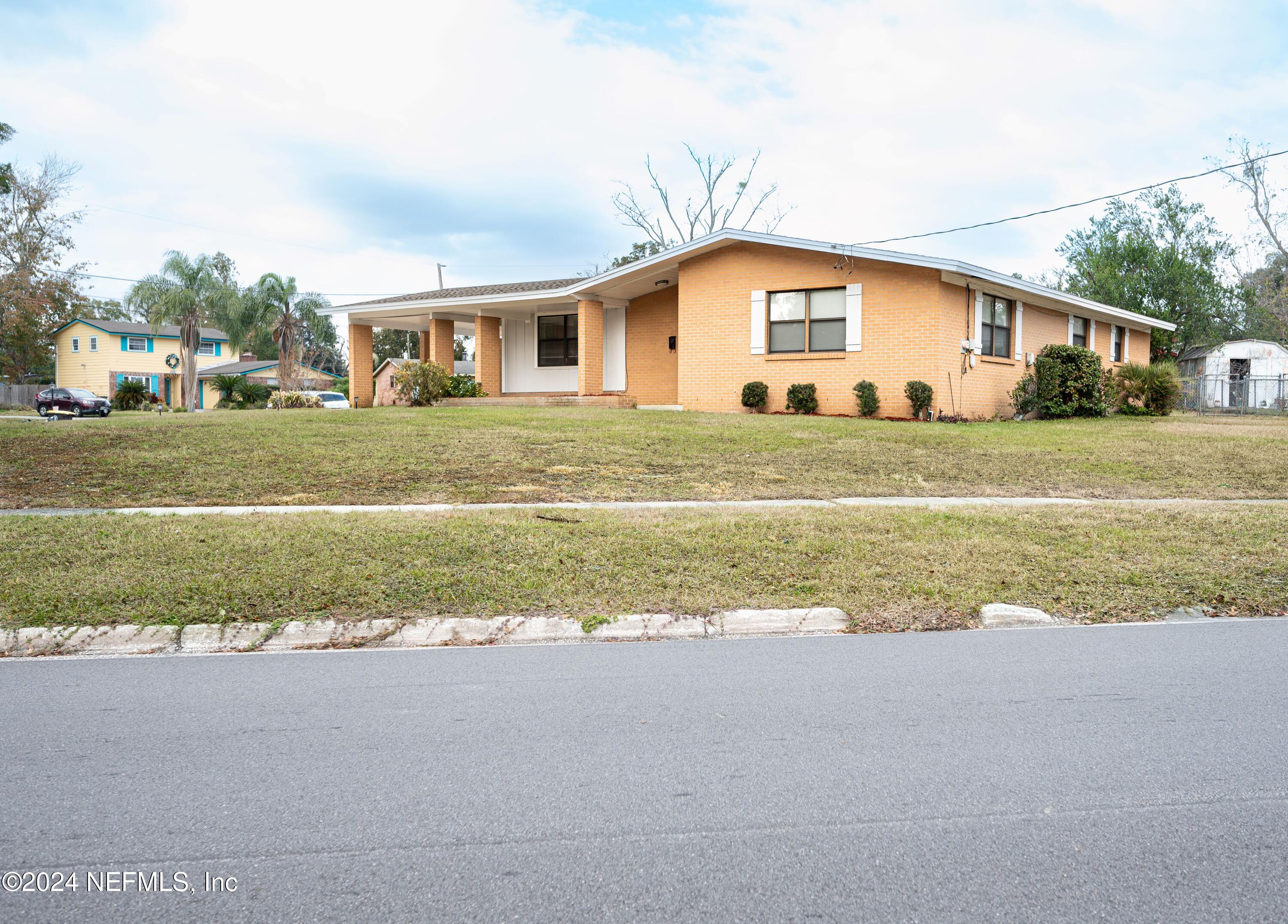 1195 PECAN Cove