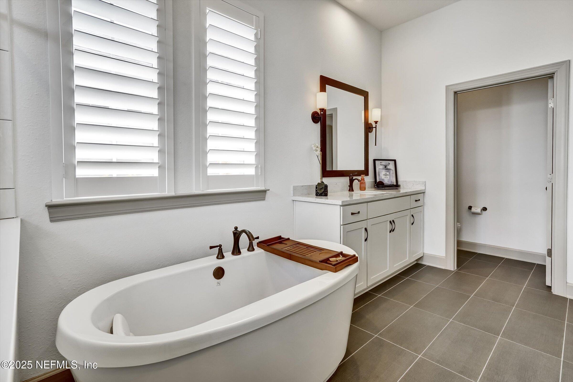 3913 SPYGLASS HILL Lane