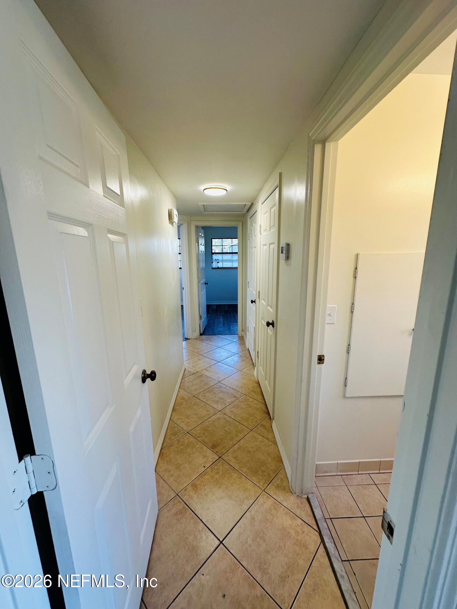 1904 DELAROCHE Drive W