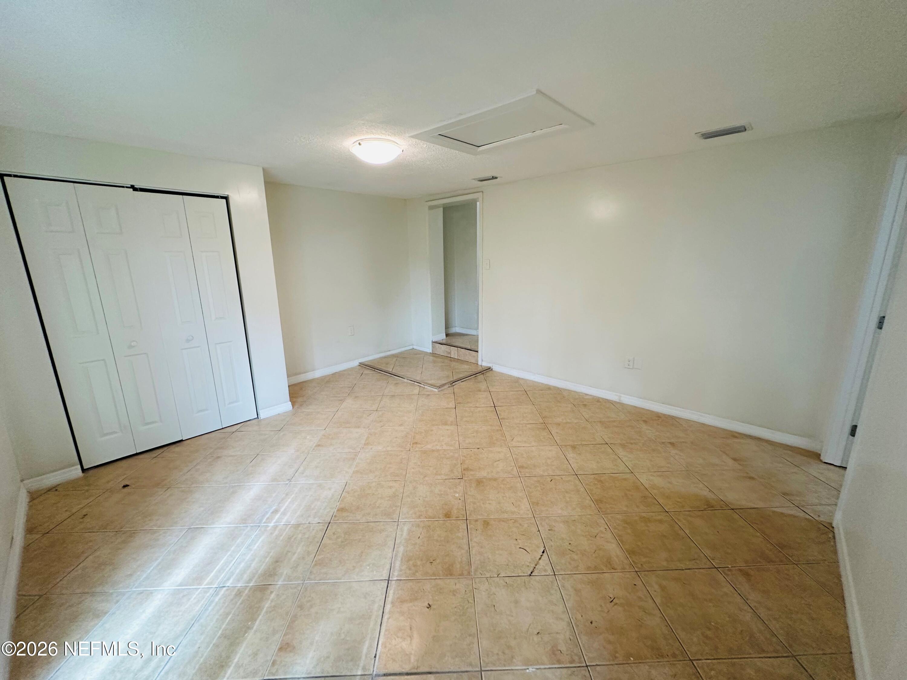 1904 DELAROCHE Drive W