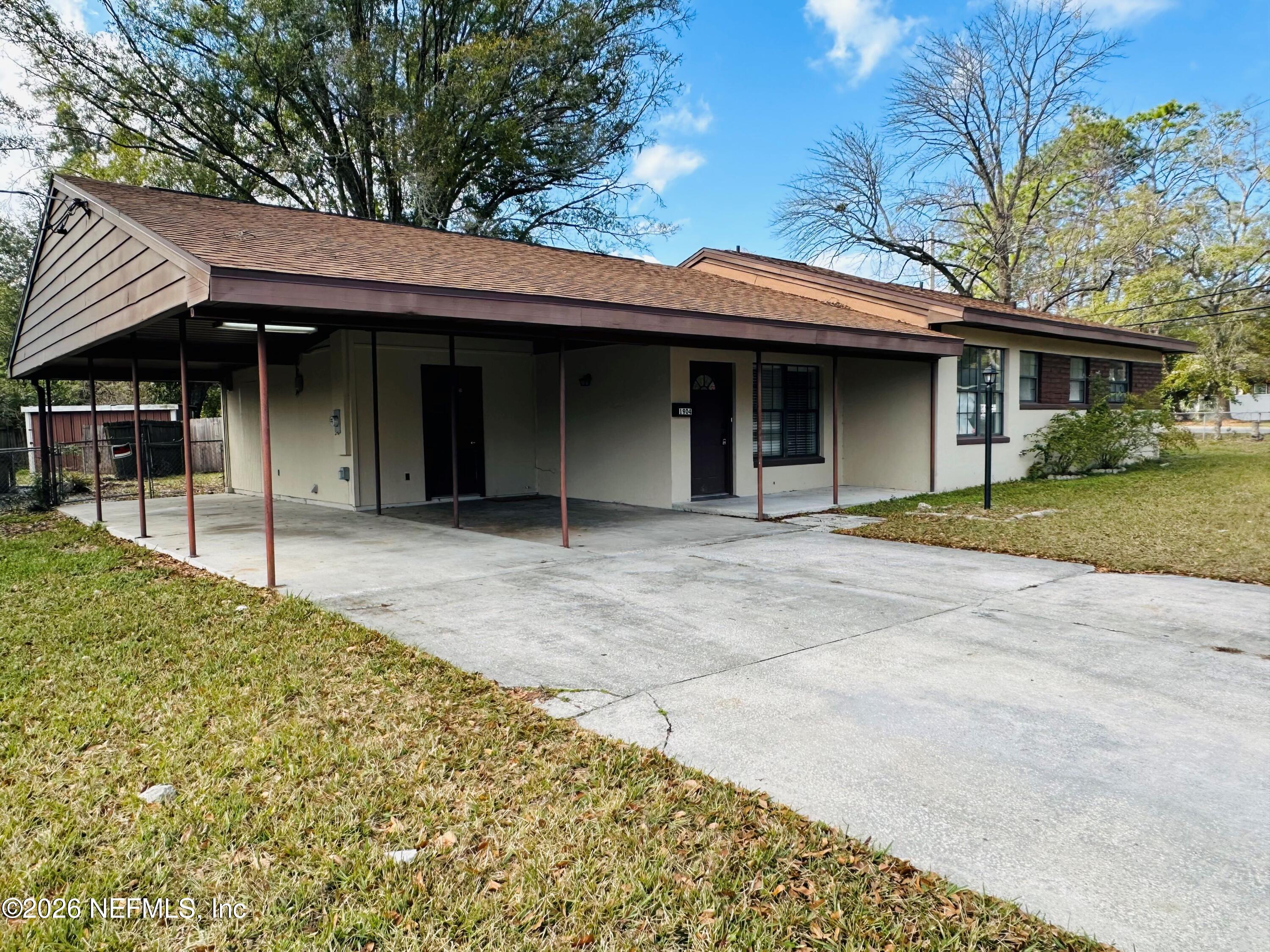 1904 DELAROCHE Drive W