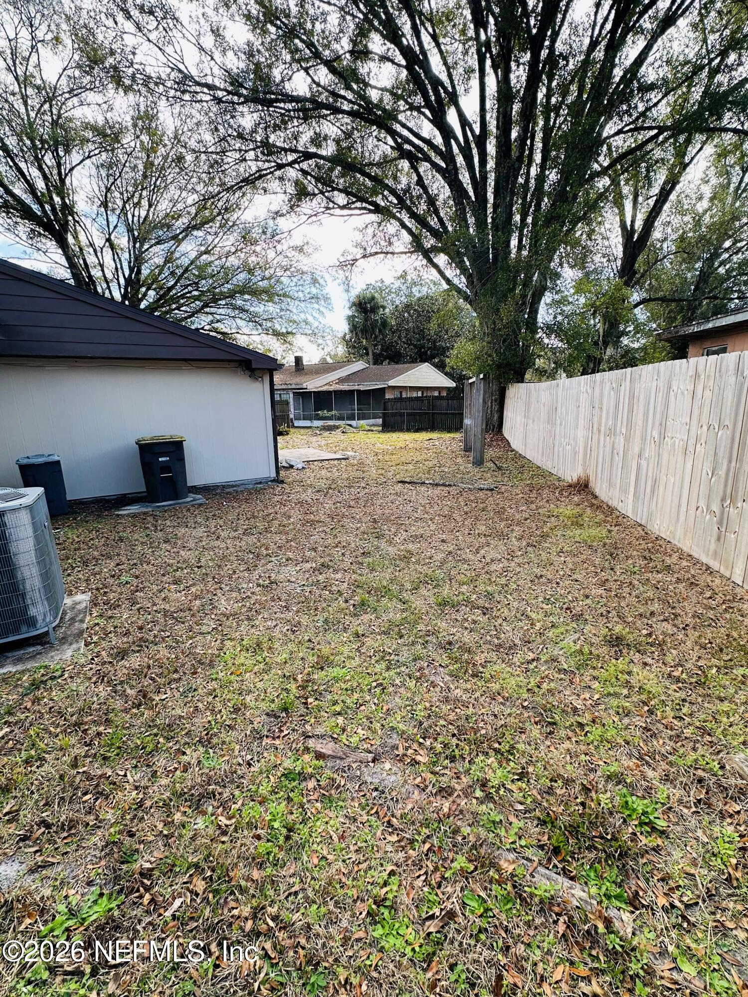 1904 DELAROCHE Drive W