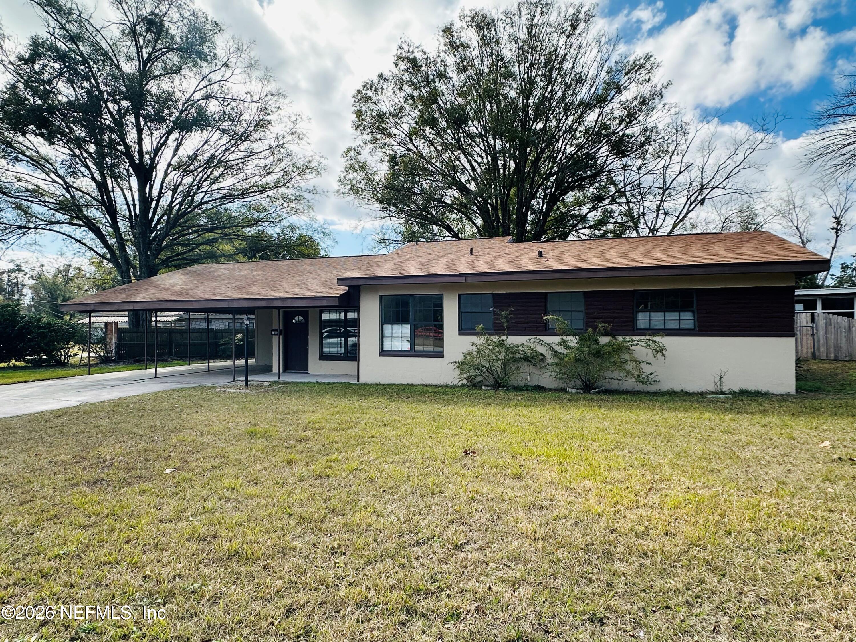 1904 DELAROCHE Drive W