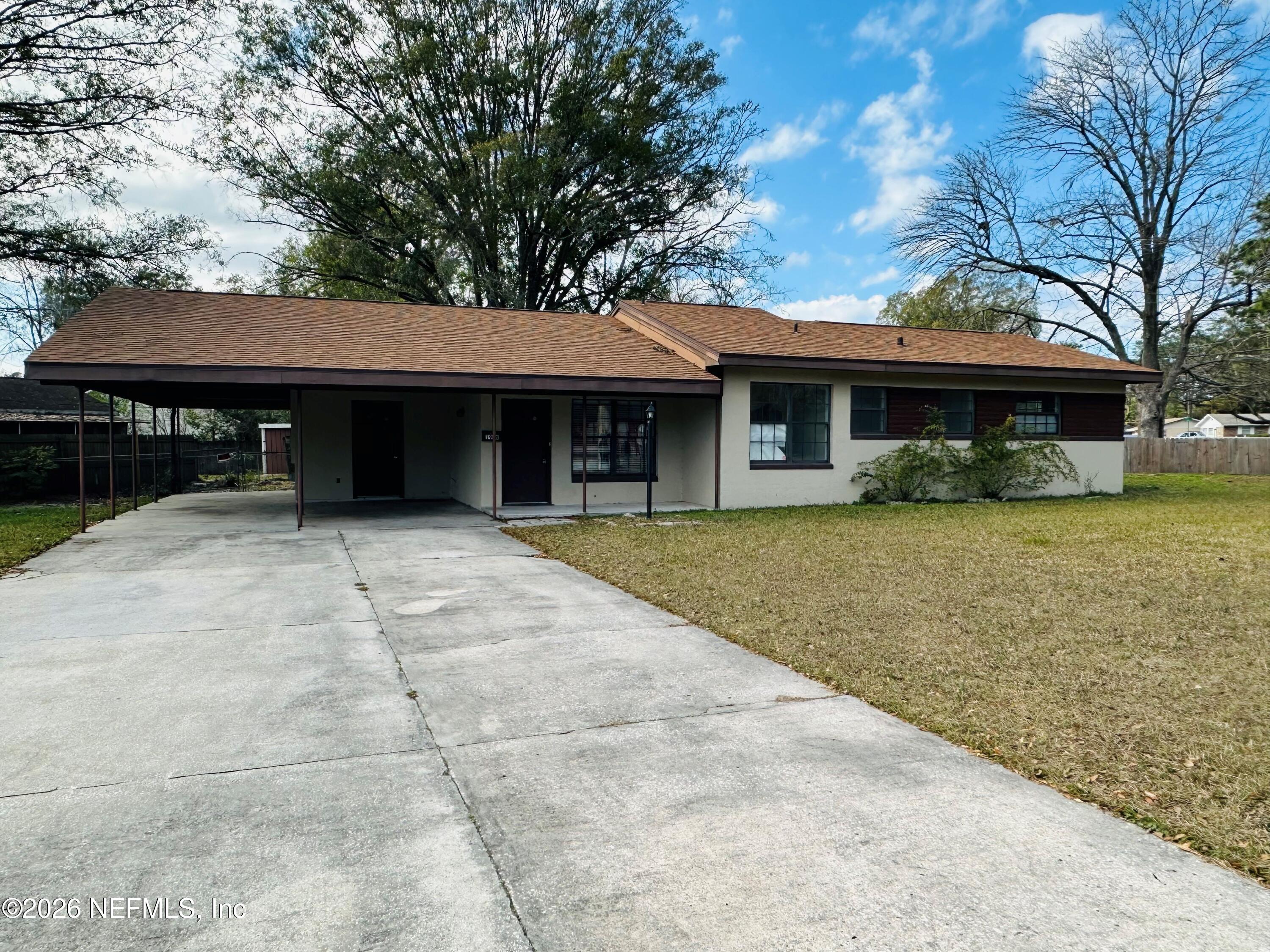 1904 DELAROCHE Drive W