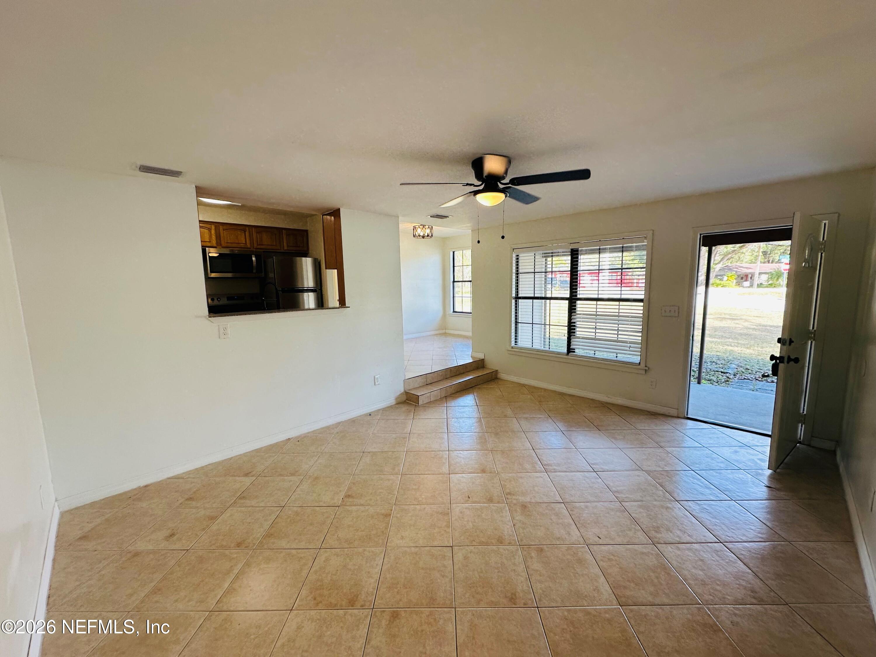 1904 DELAROCHE Drive W
