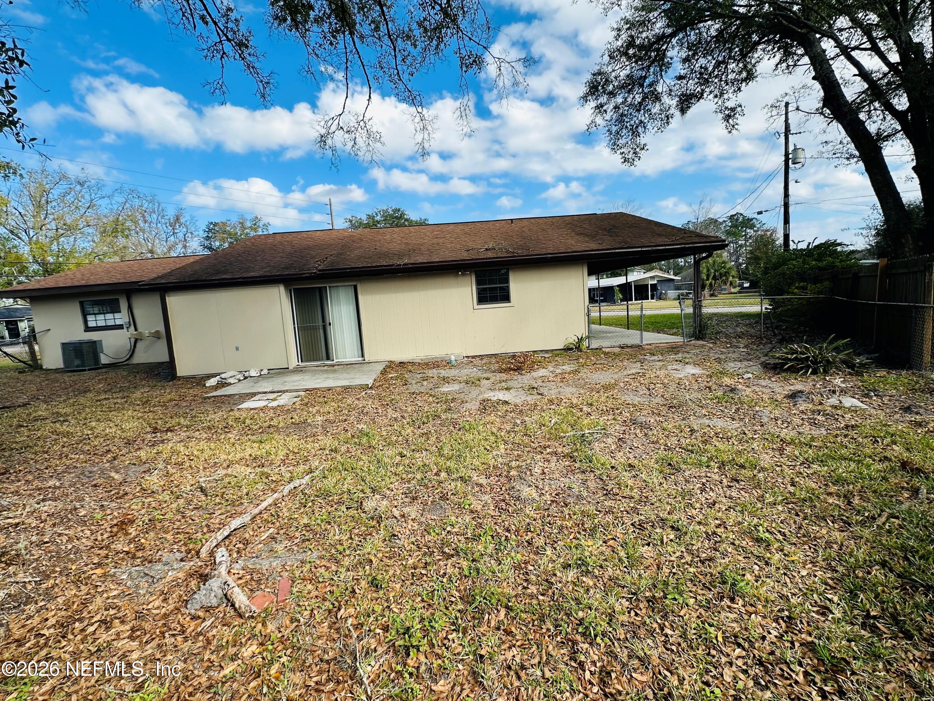 1904 DELAROCHE Drive W