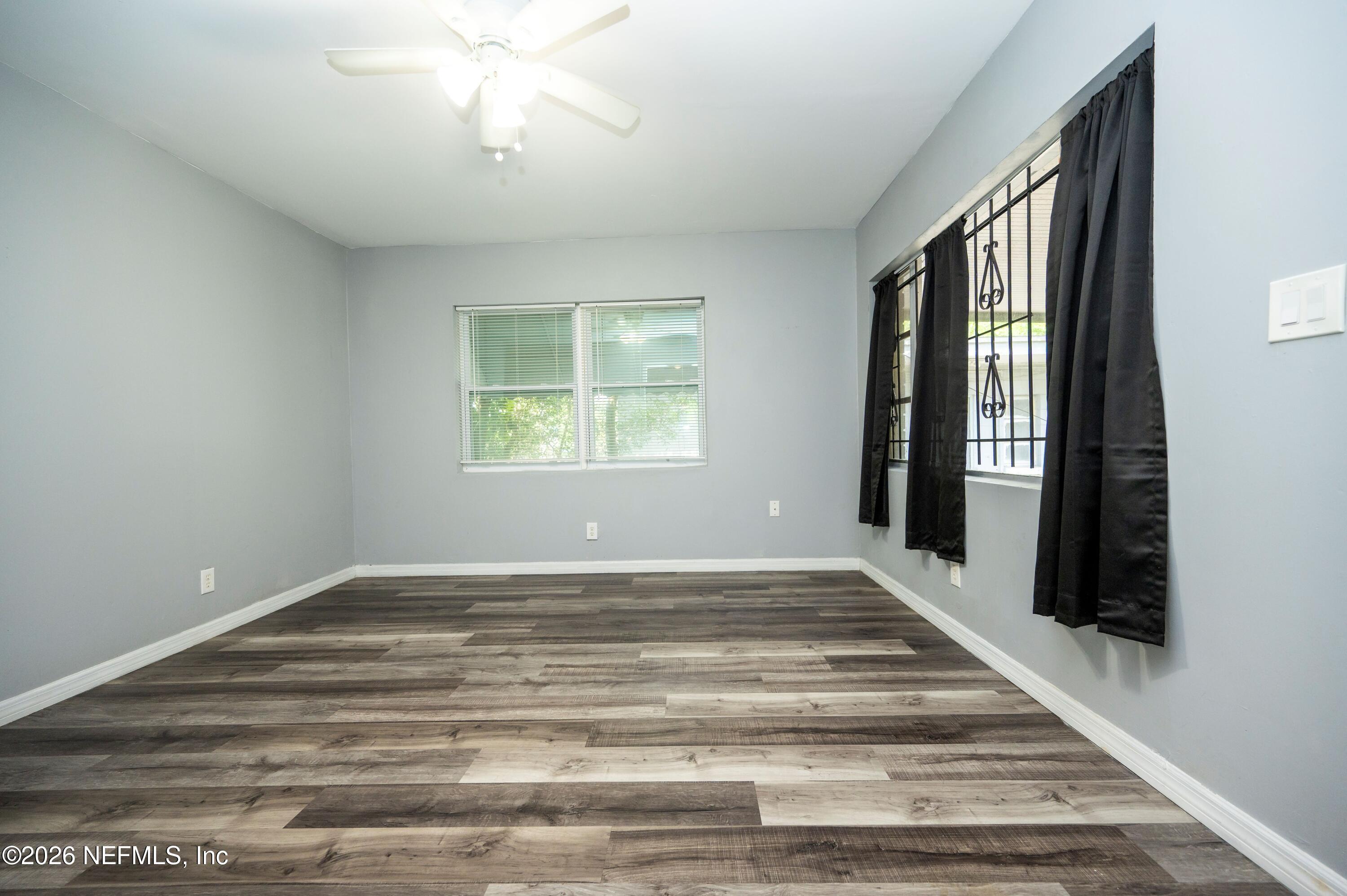1494 8TH Street W
