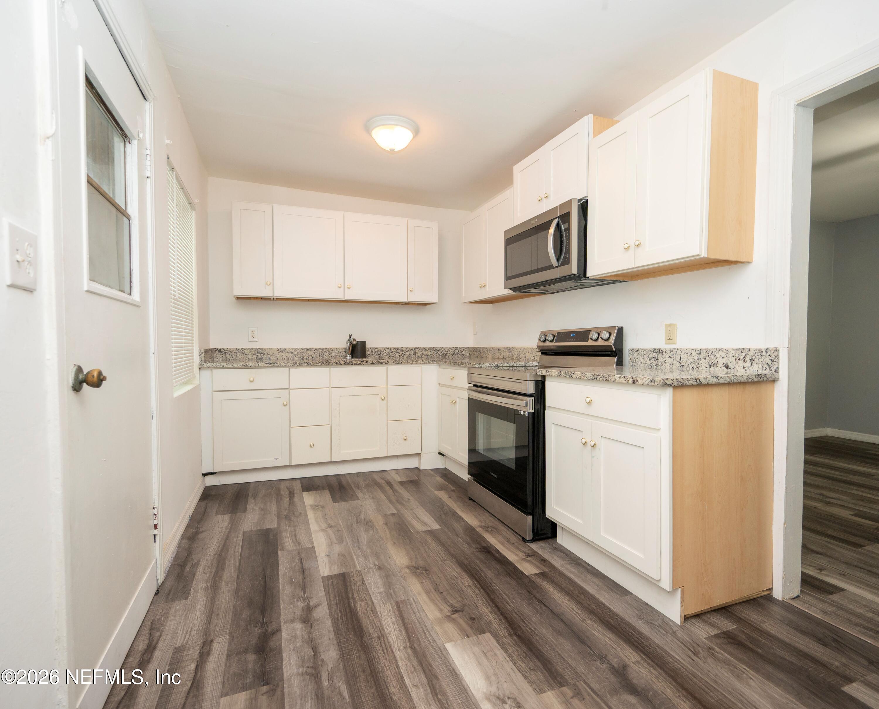 1494 8TH Street W