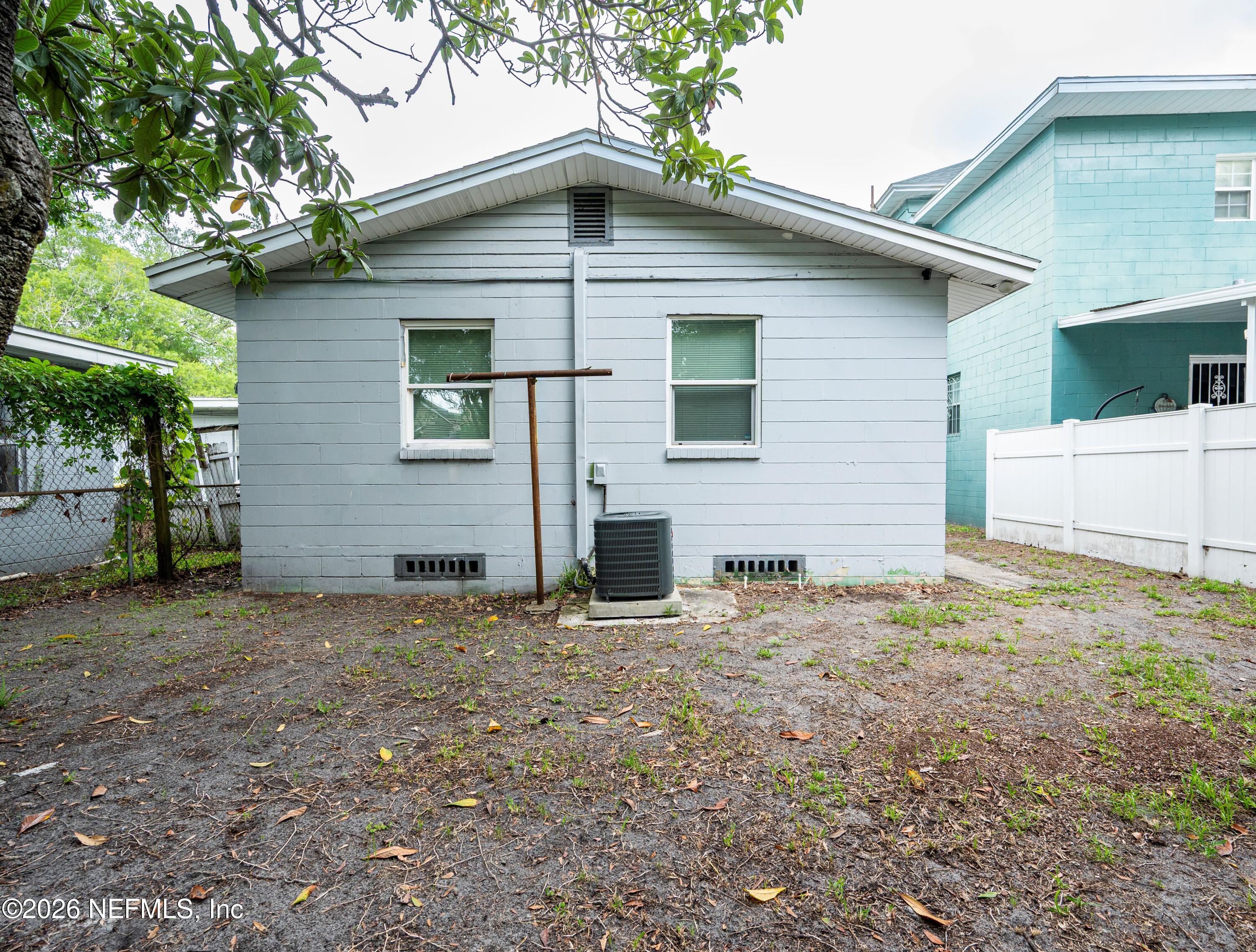 1494 8TH Street W