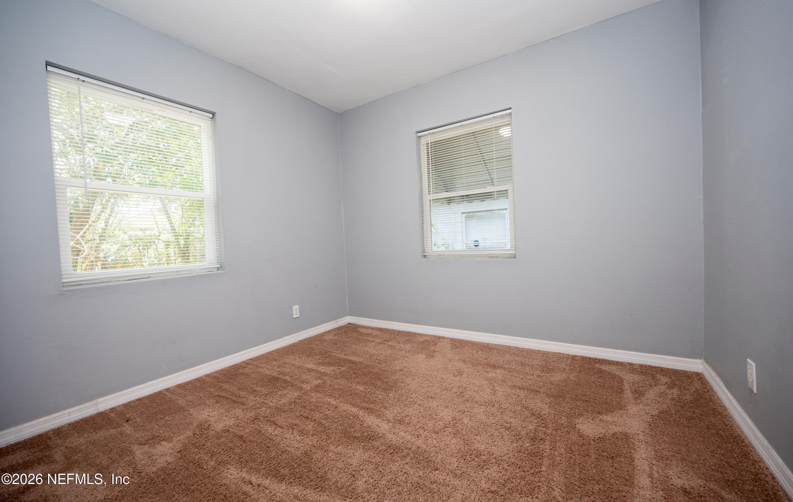 1494 8TH Street W