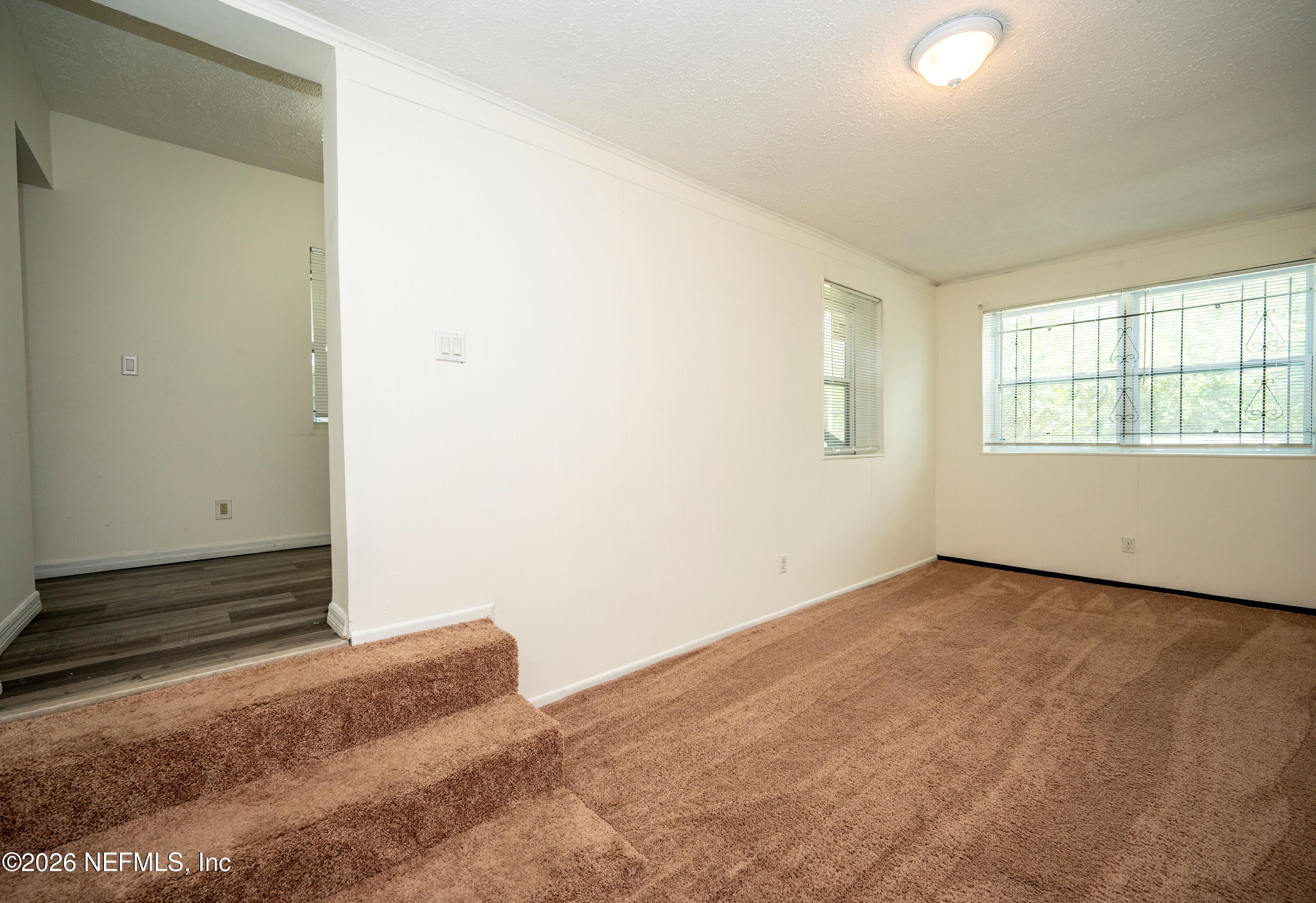 1494 8TH Street W