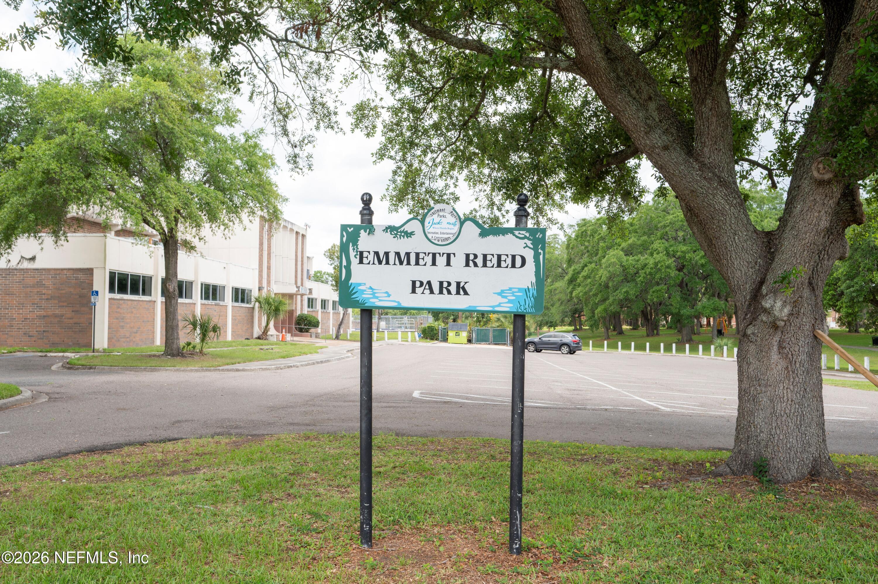 1494 8TH Street W