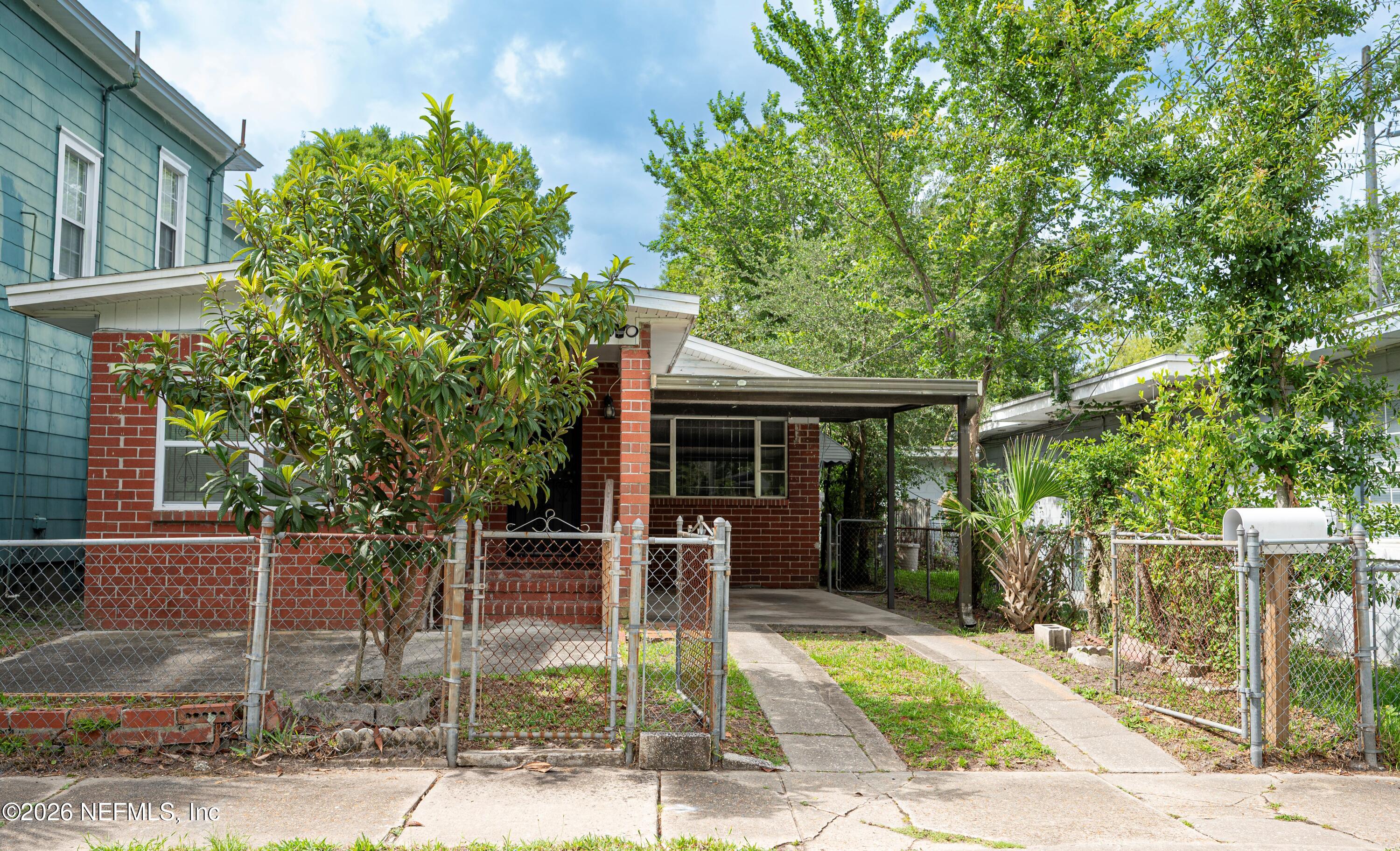 1494 8TH Street W