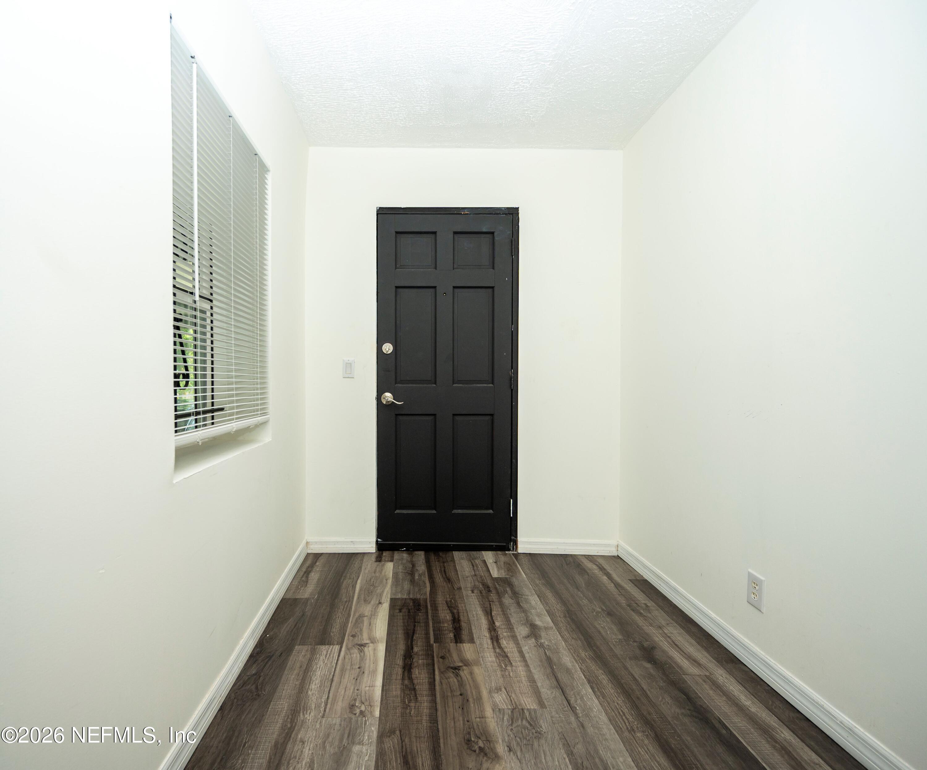 1494 8TH Street W