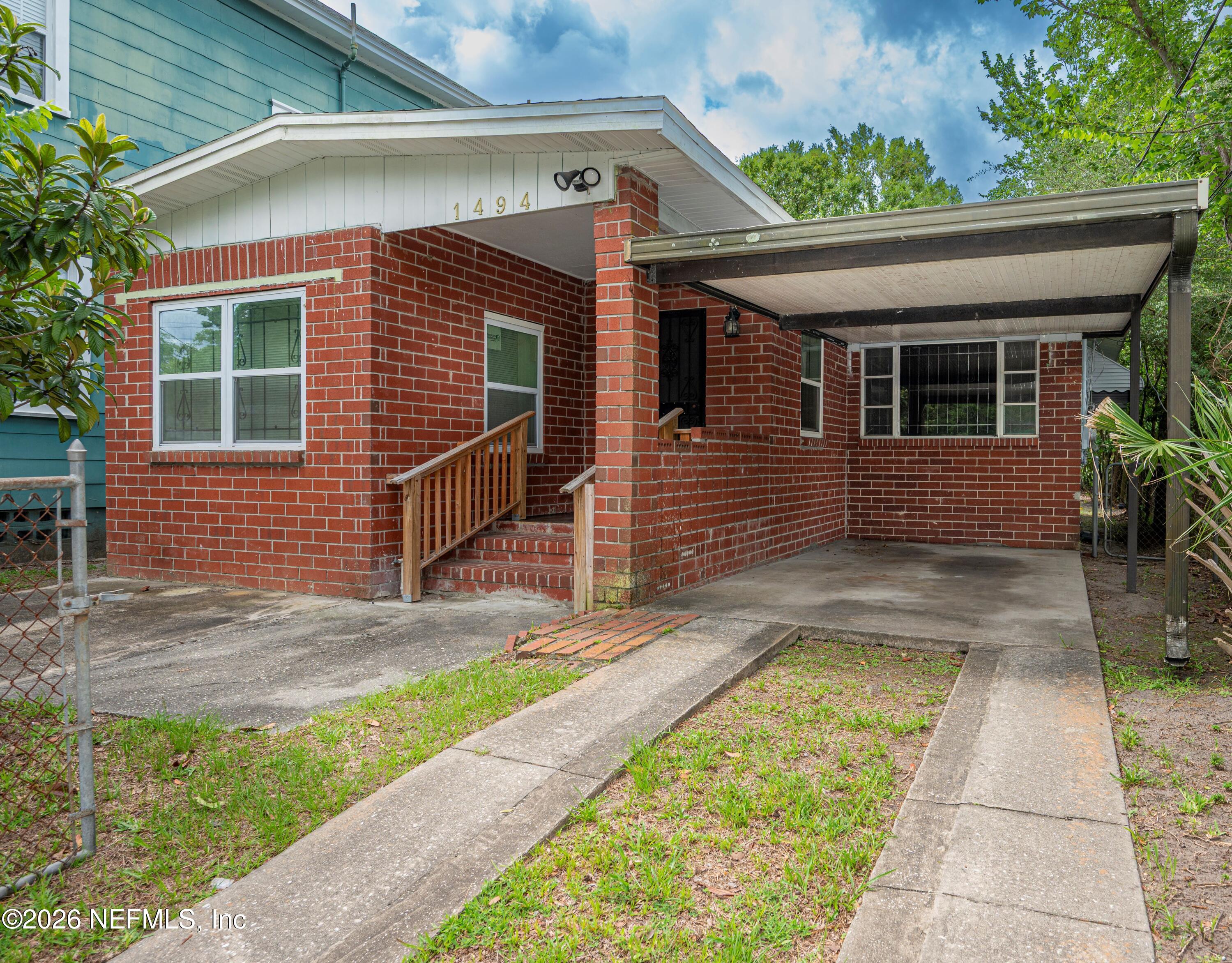 1494 8TH Street W
