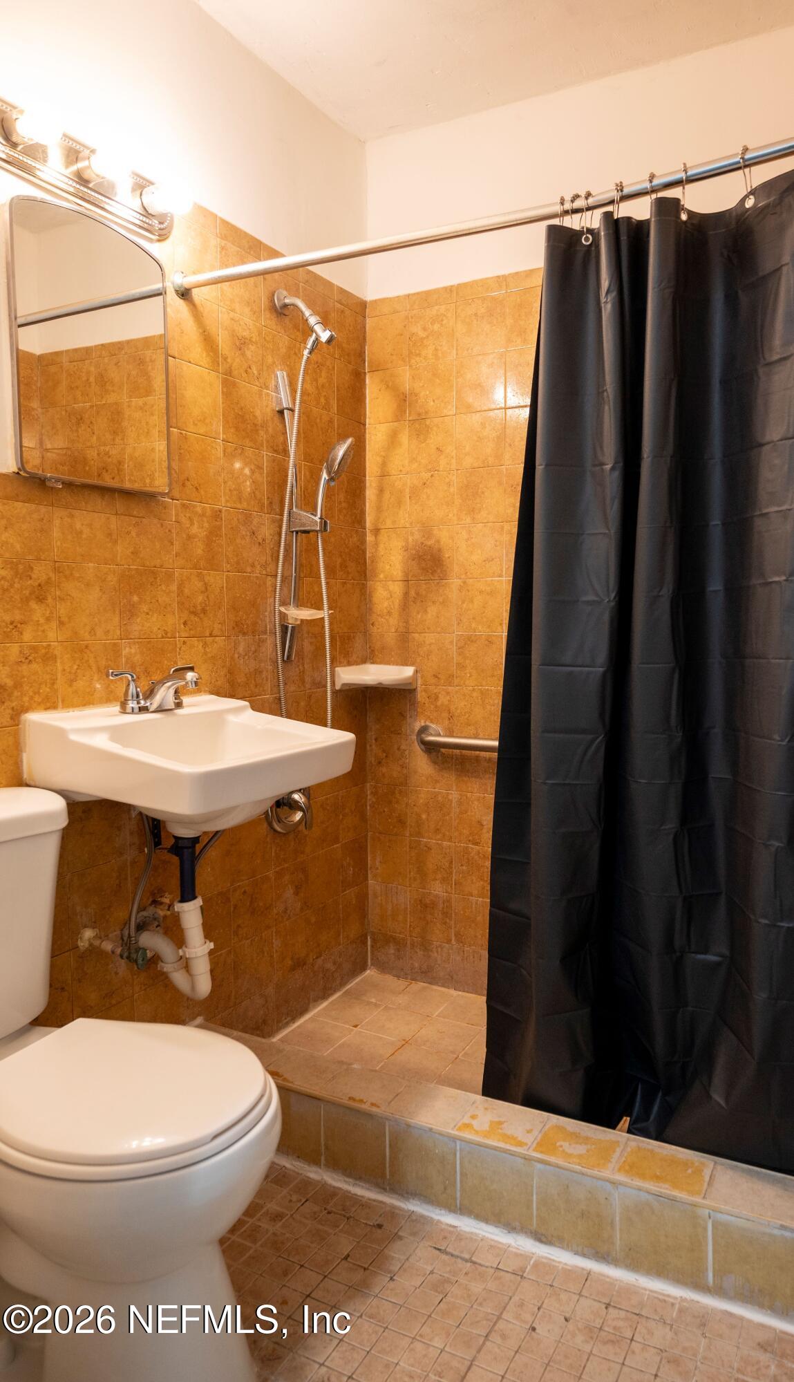 1494 8TH Street W