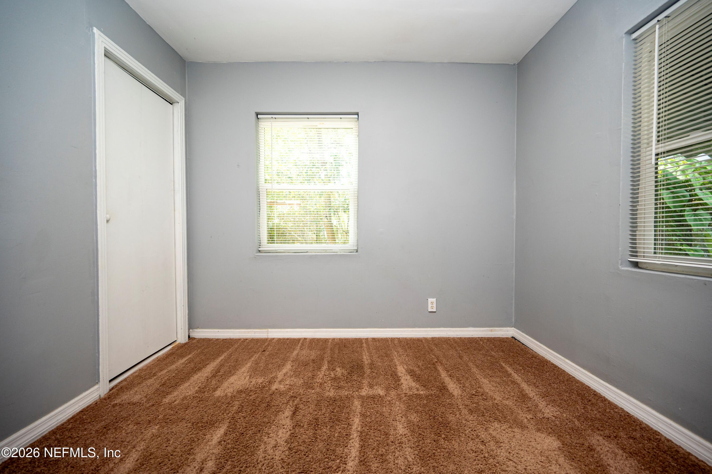 1494 8TH Street W