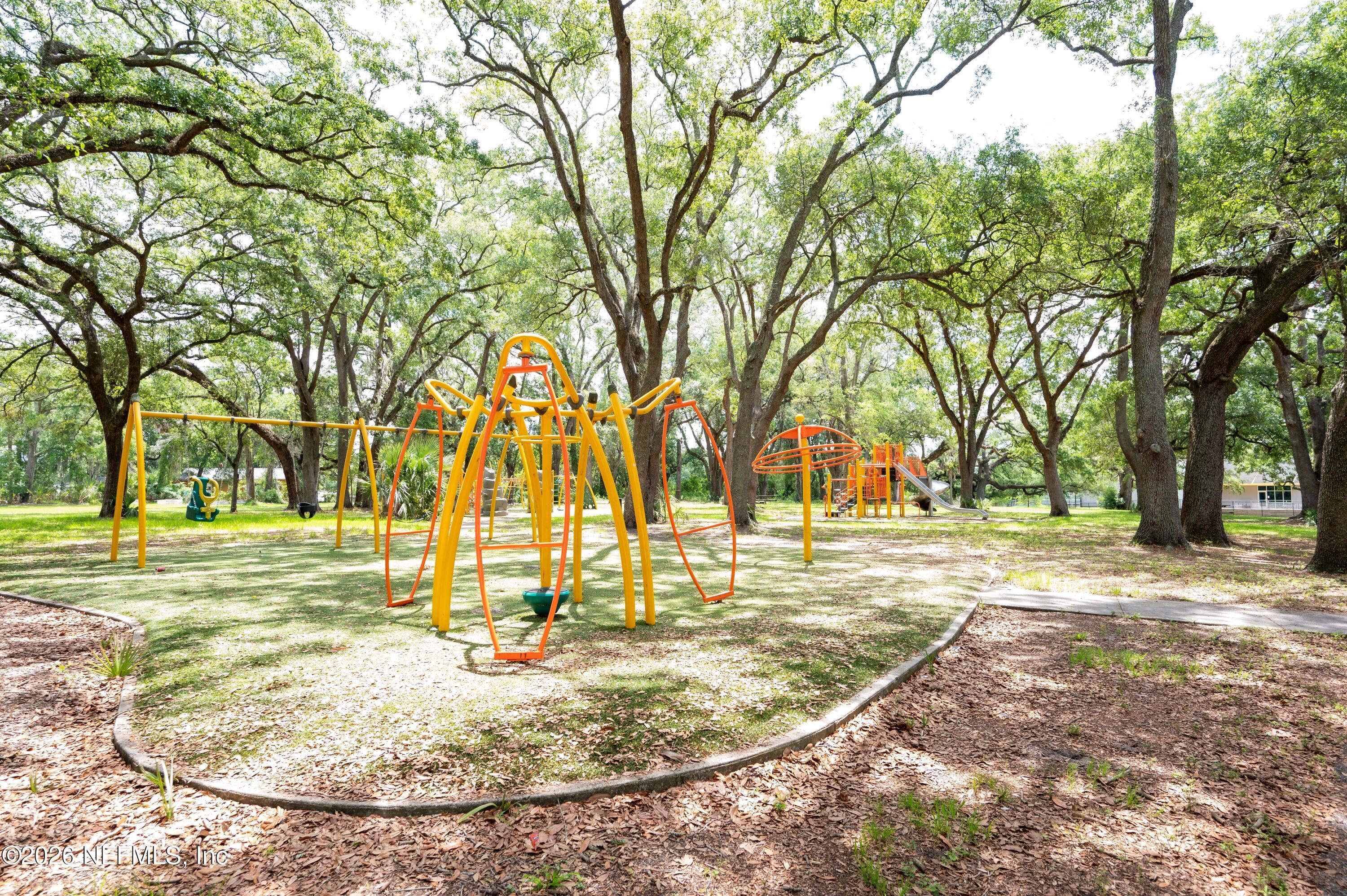 1494 8TH Street W