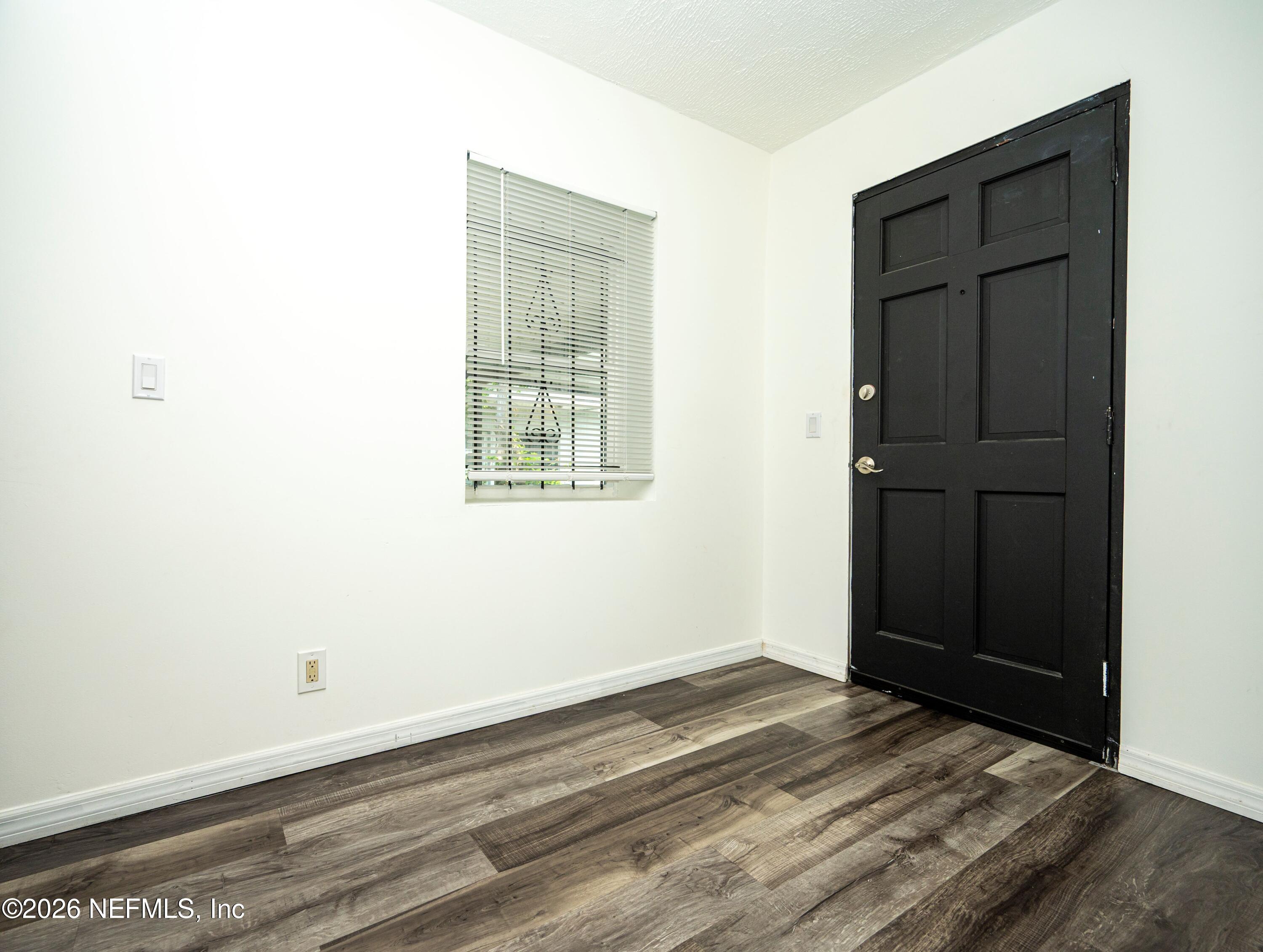 1494 8TH Street W