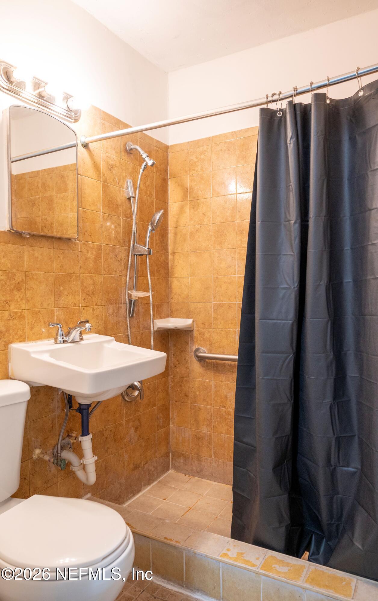 1494 8TH Street W