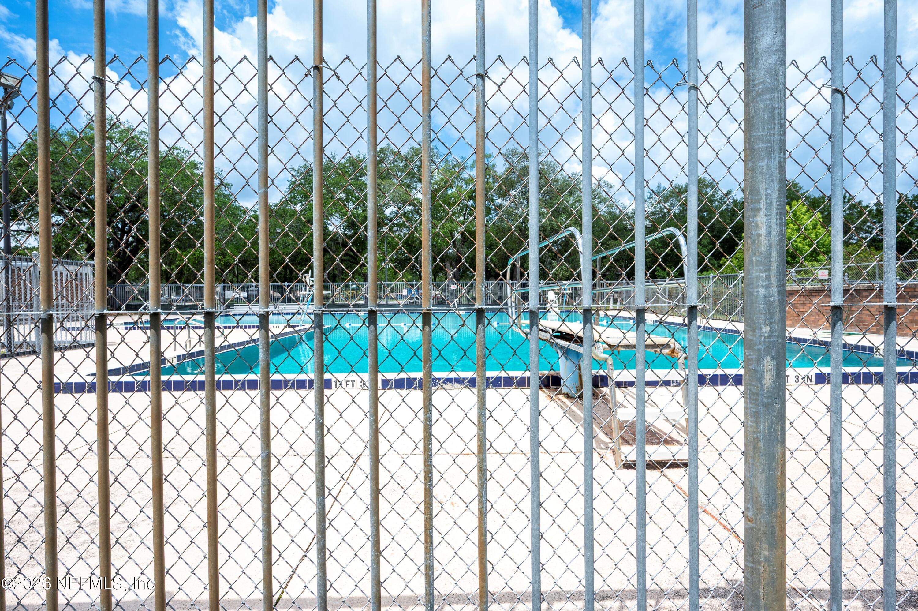 1494 8TH Street W