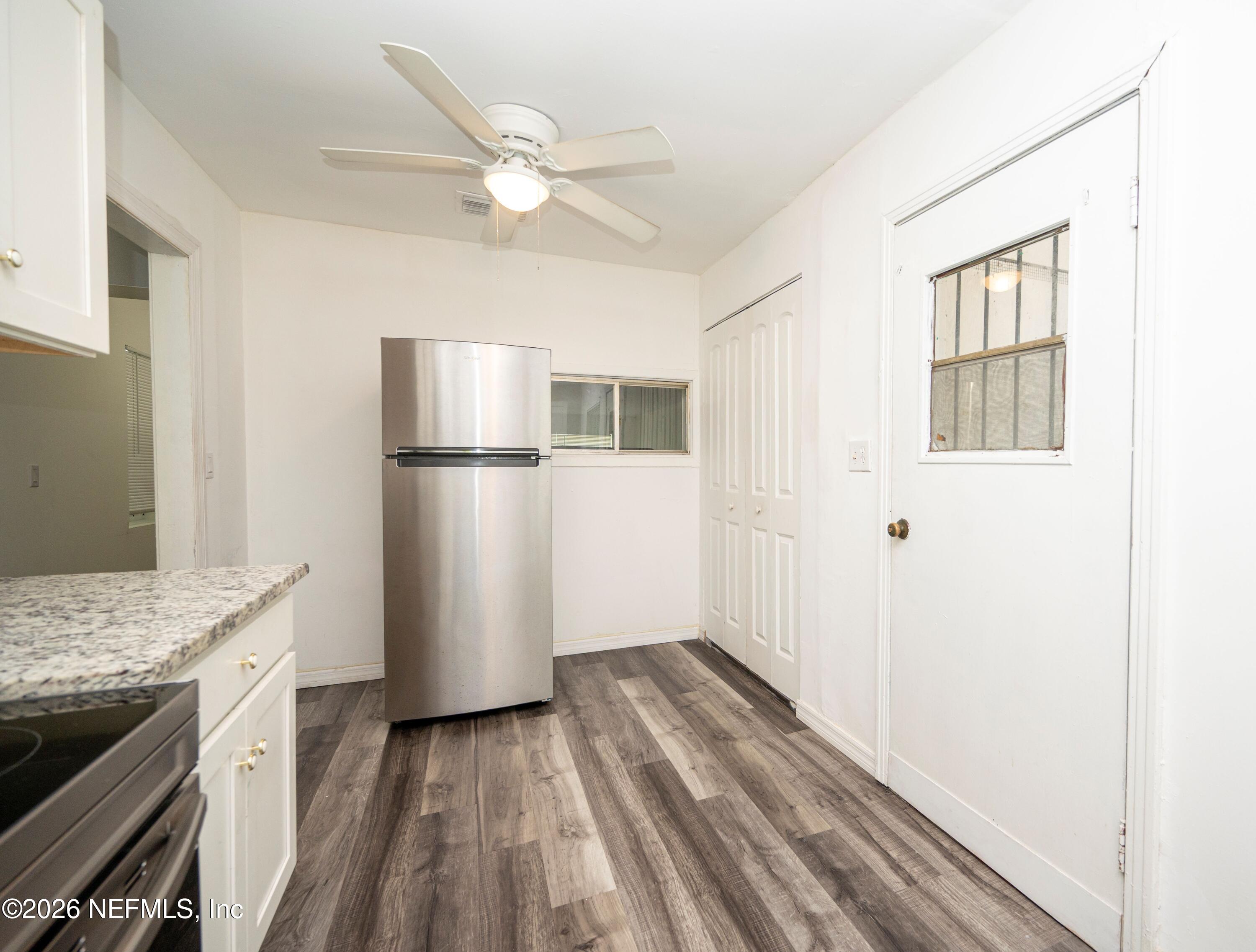 1494 8TH Street W