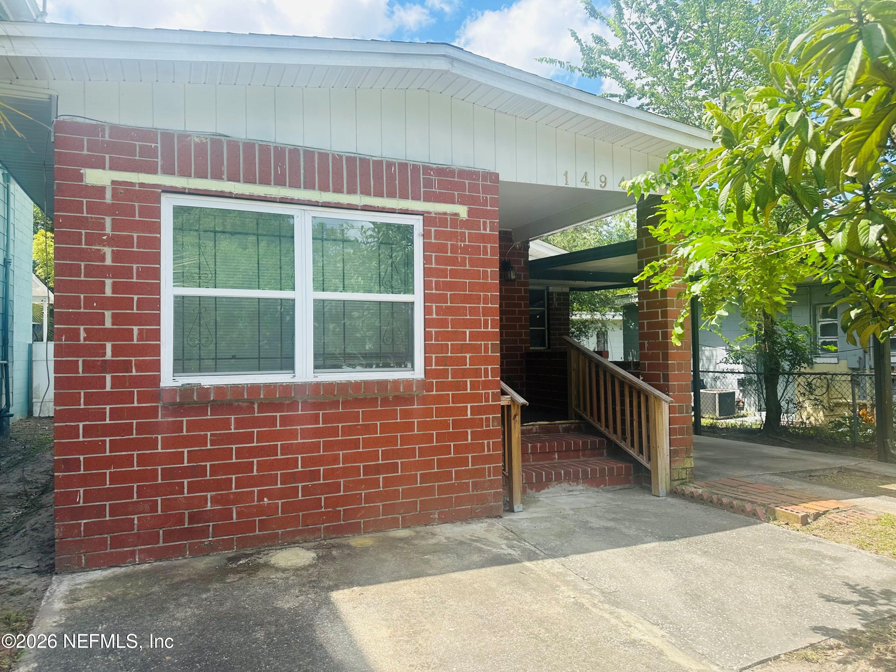 1494 8TH Street W