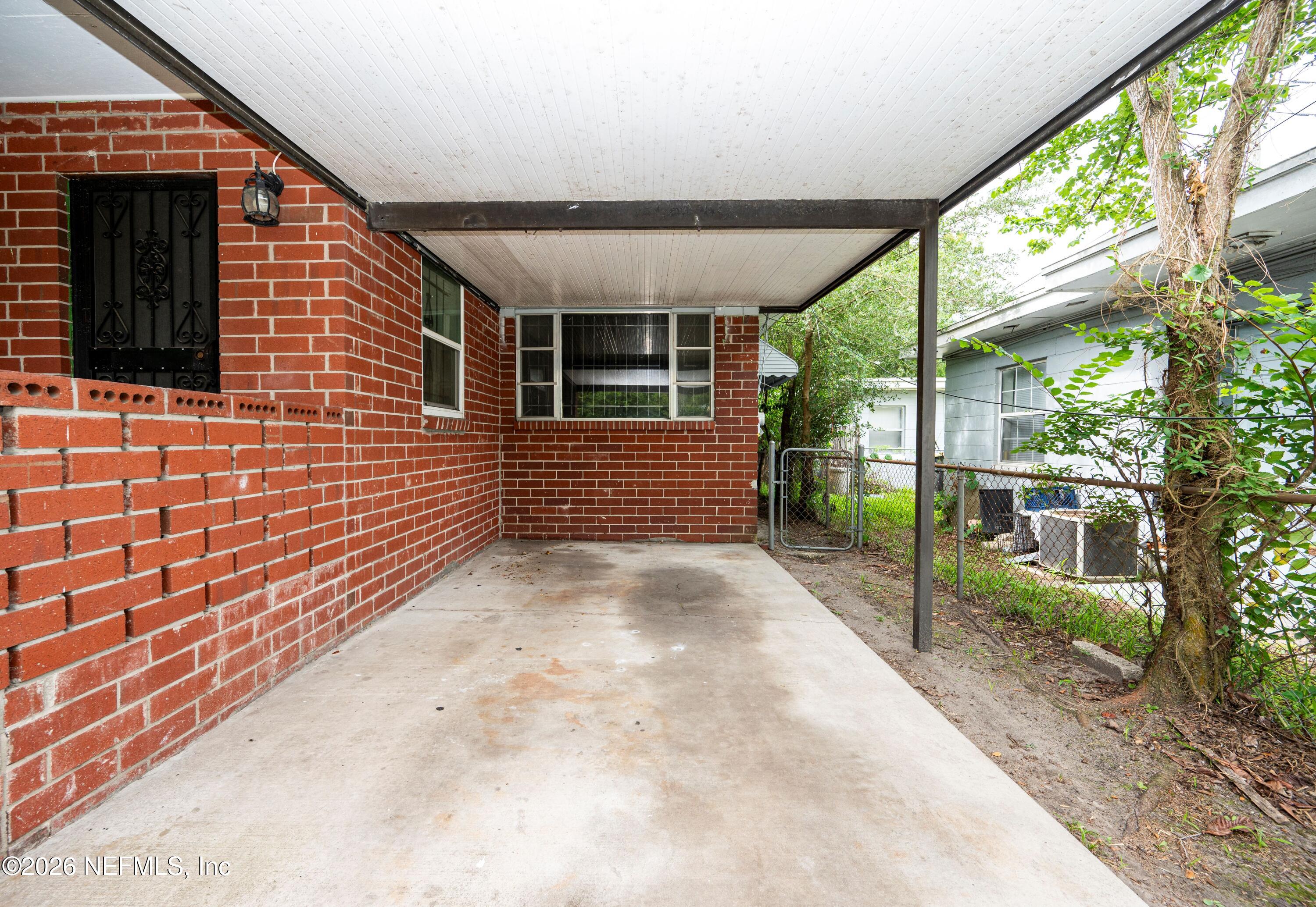 1494 8TH Street W