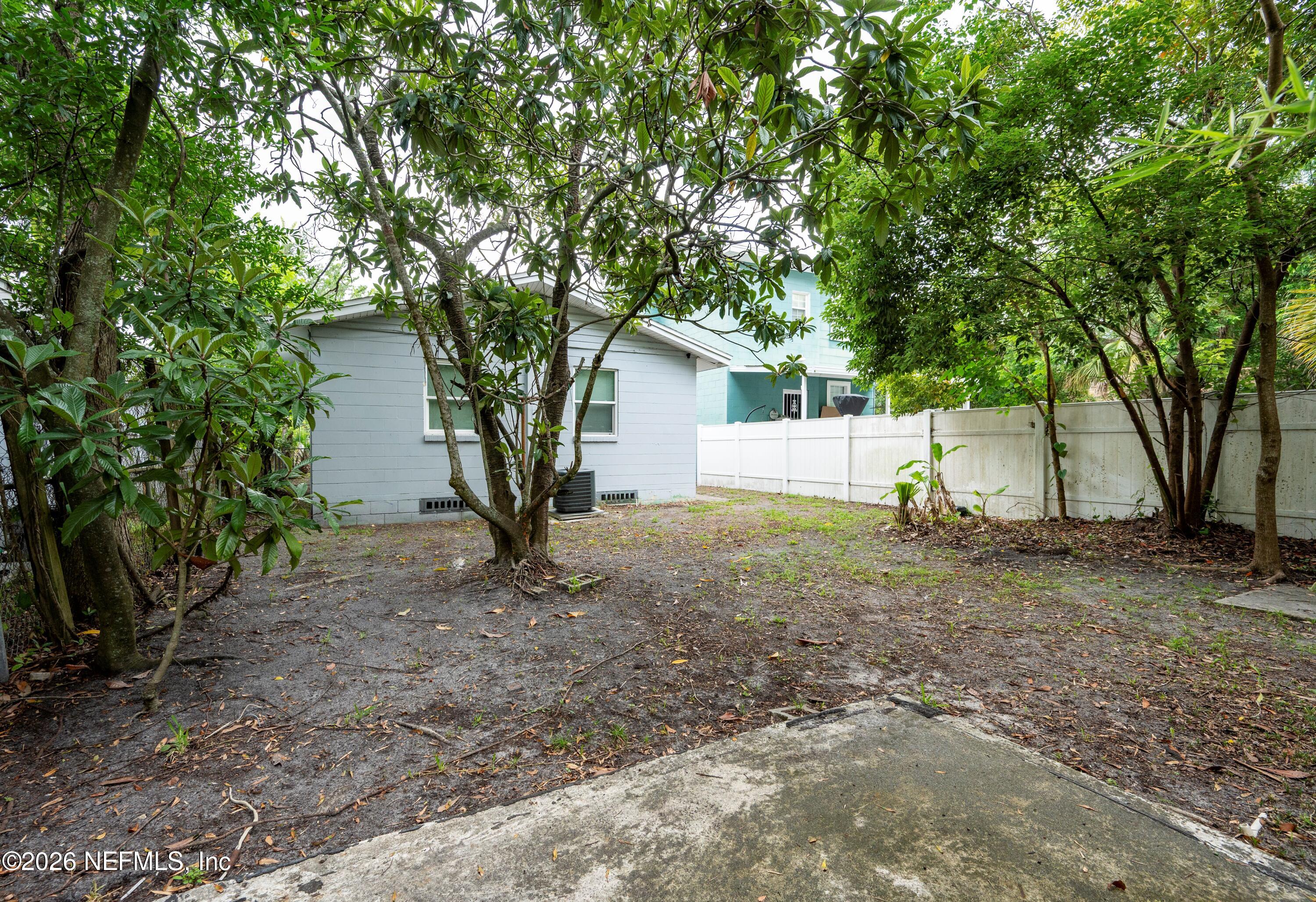1494 8TH Street W