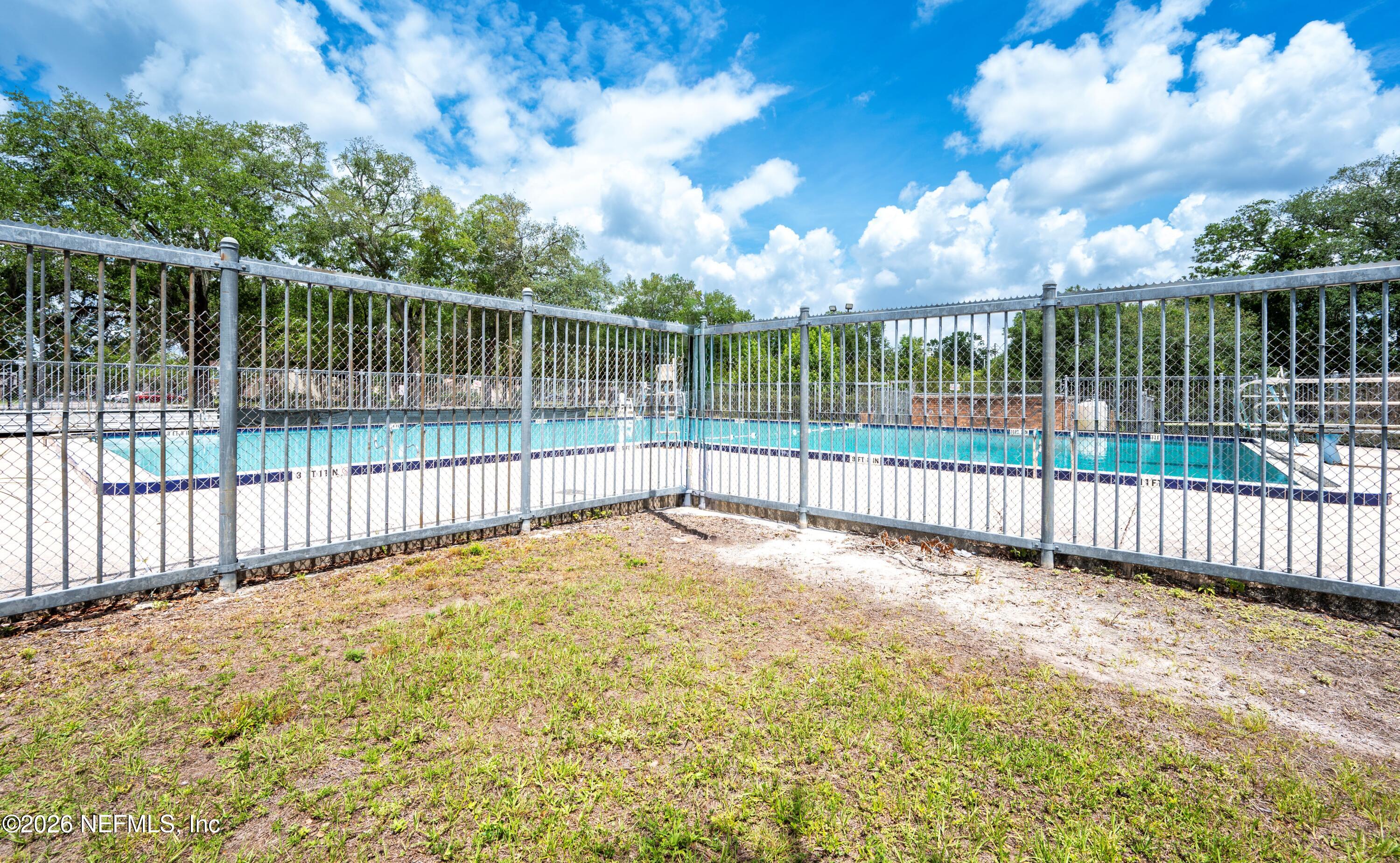 1494 8TH Street W