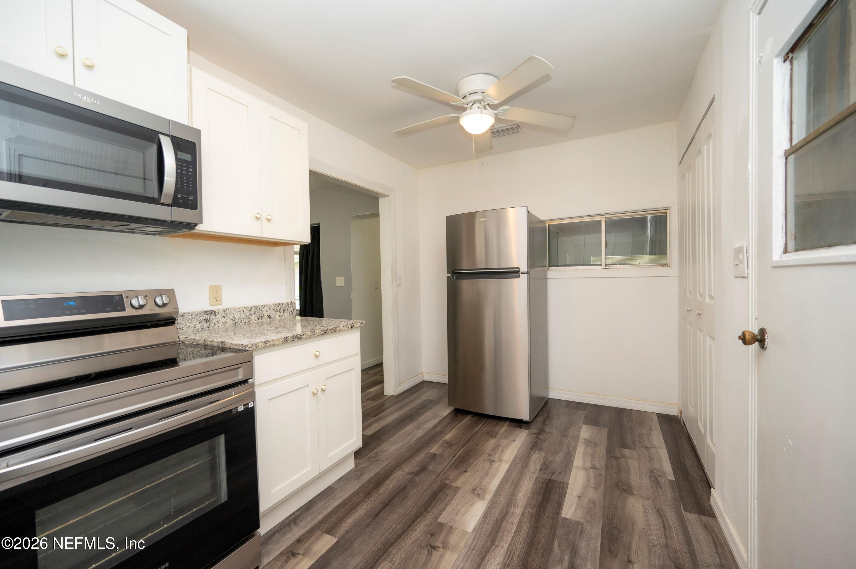 1494 8TH Street W