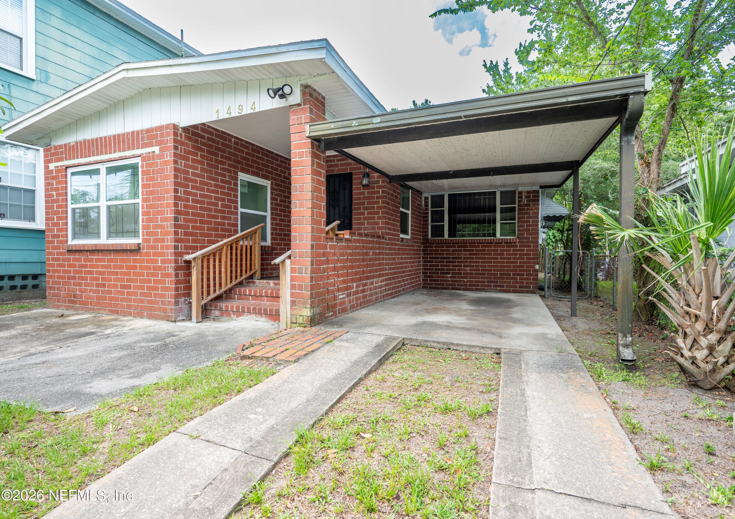 1494 8TH Street W