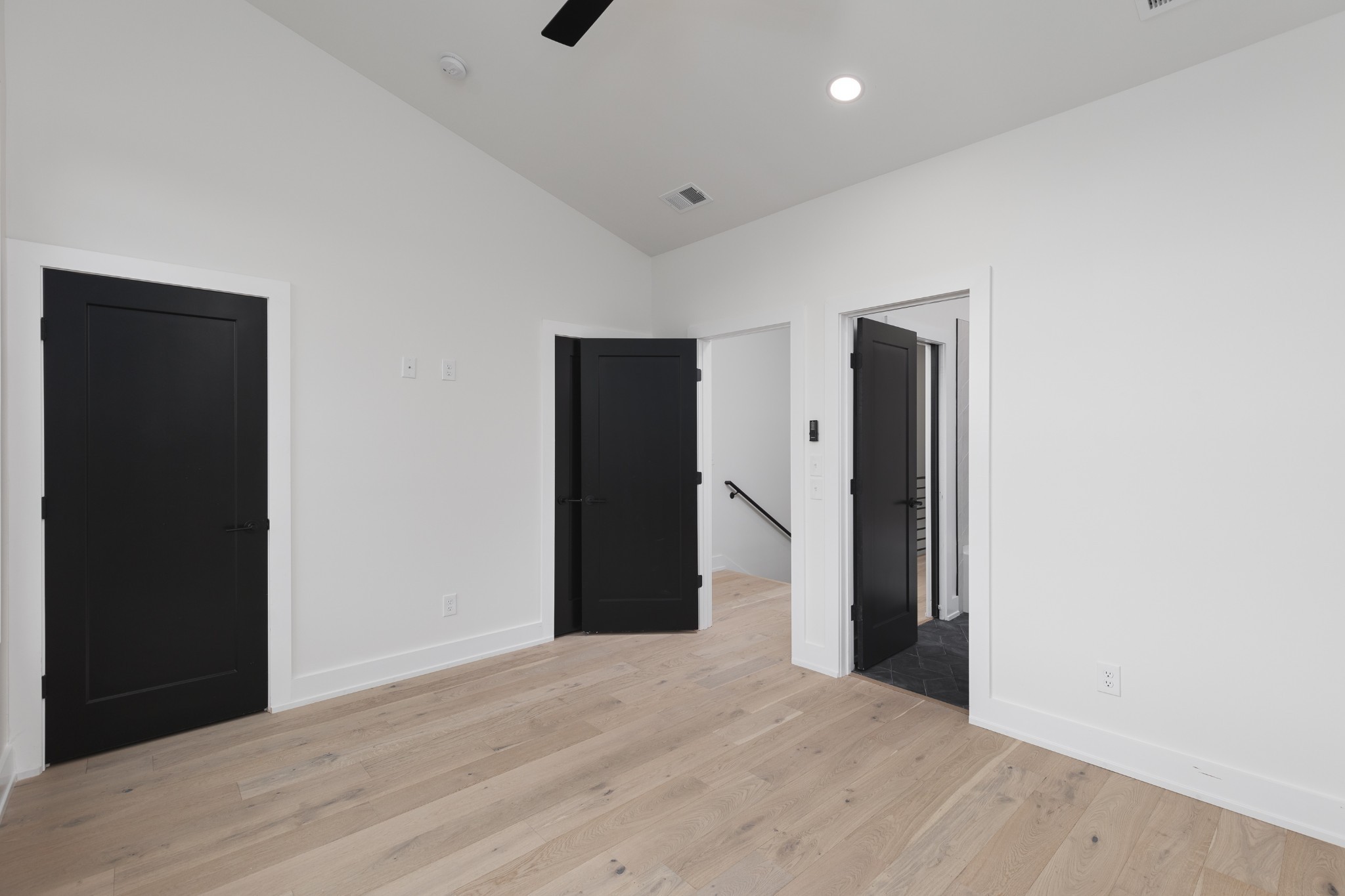 2109A Courtney Ave