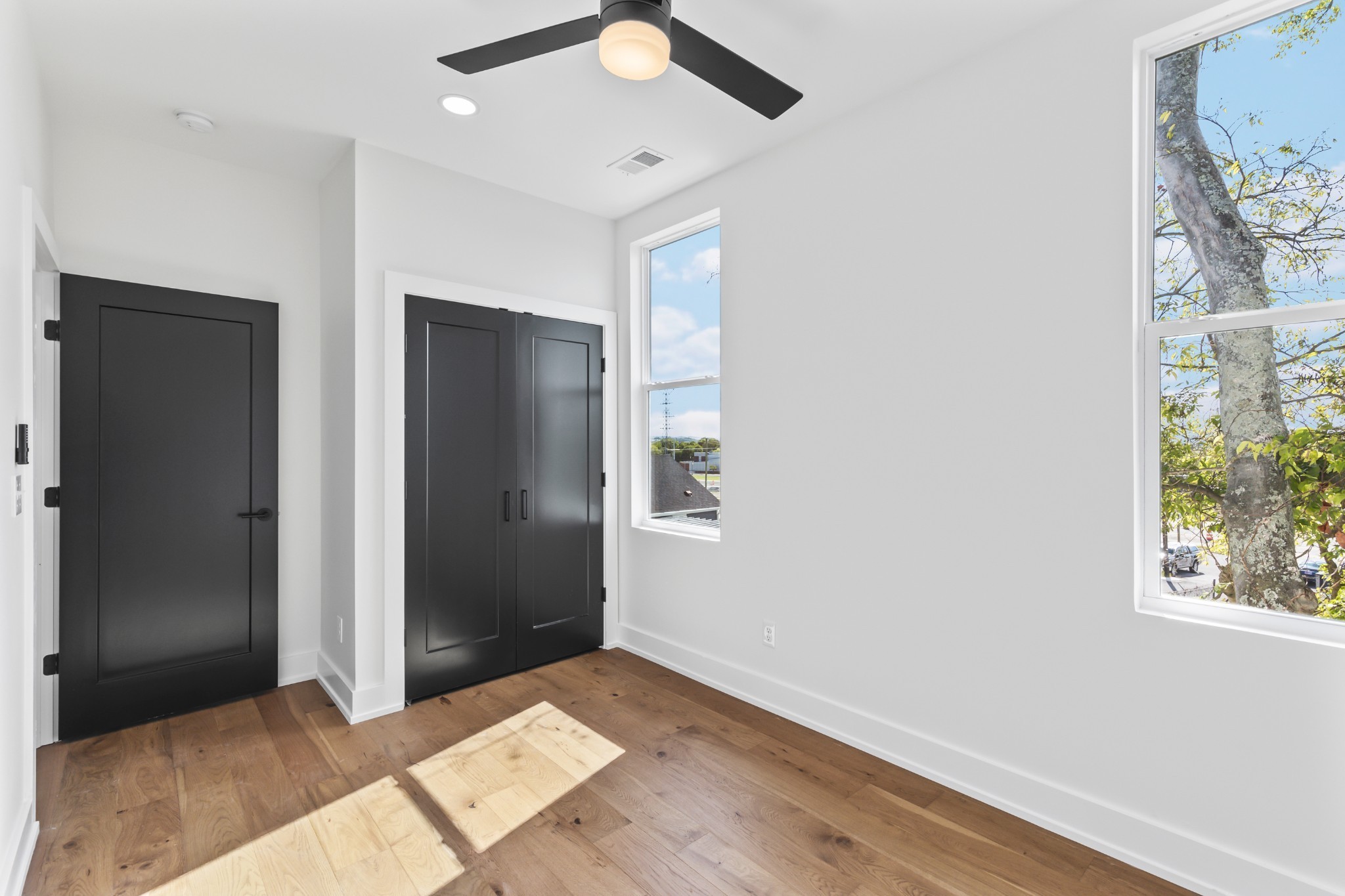 2109A Courtney Ave