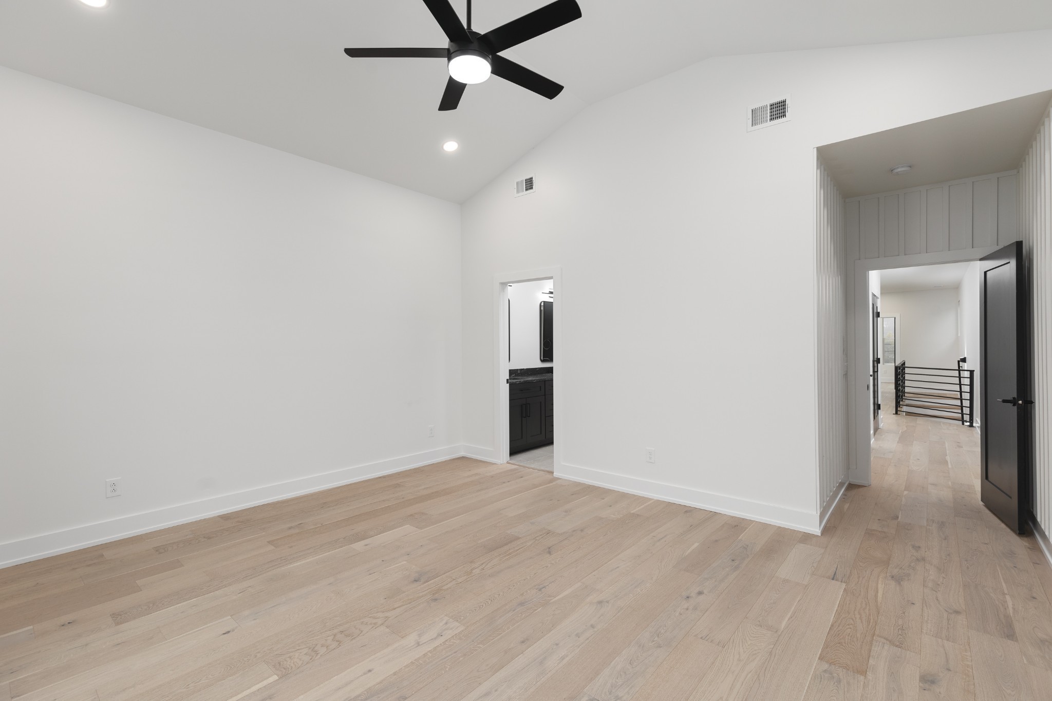 2109A Courtney Ave