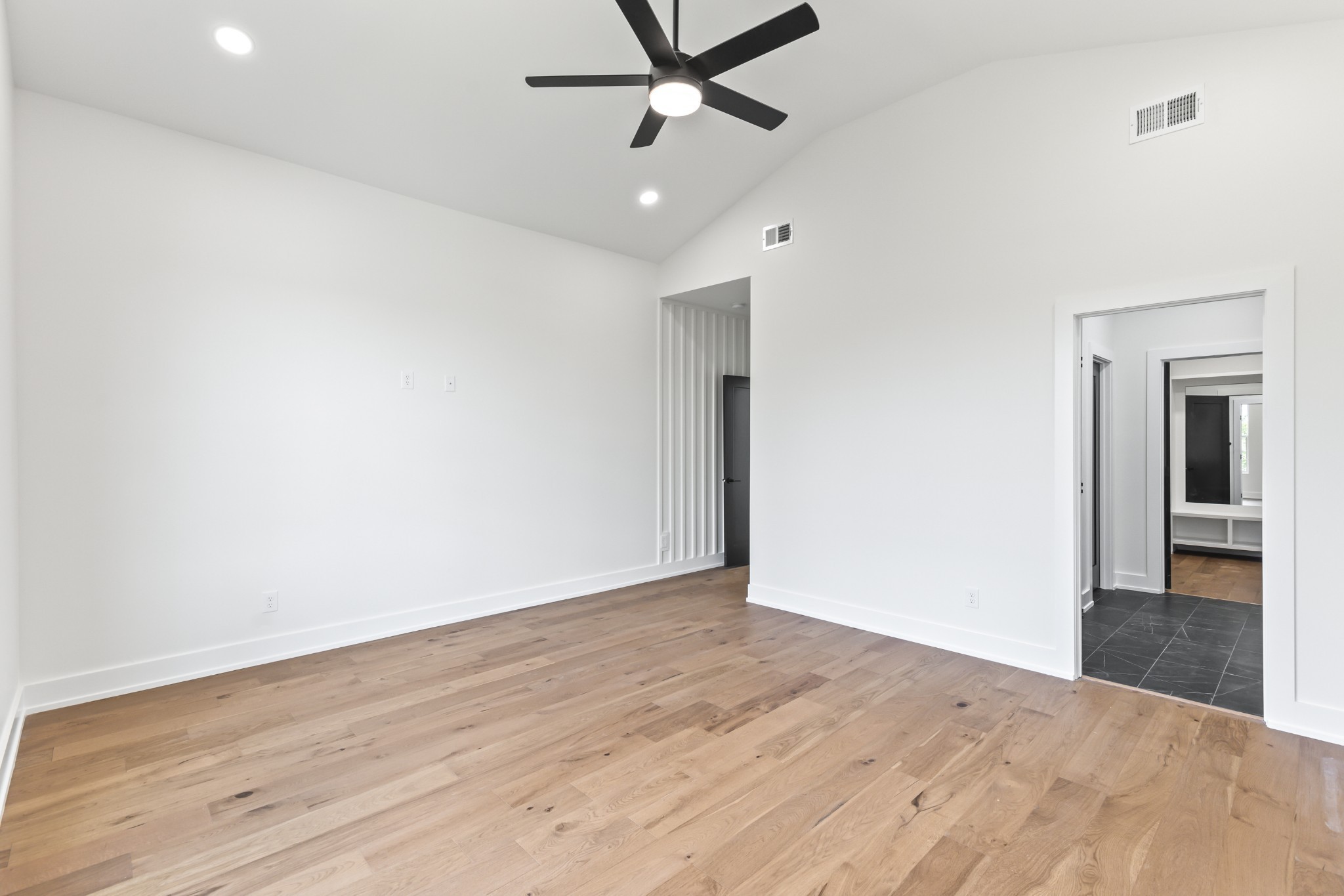 2109A Courtney Ave